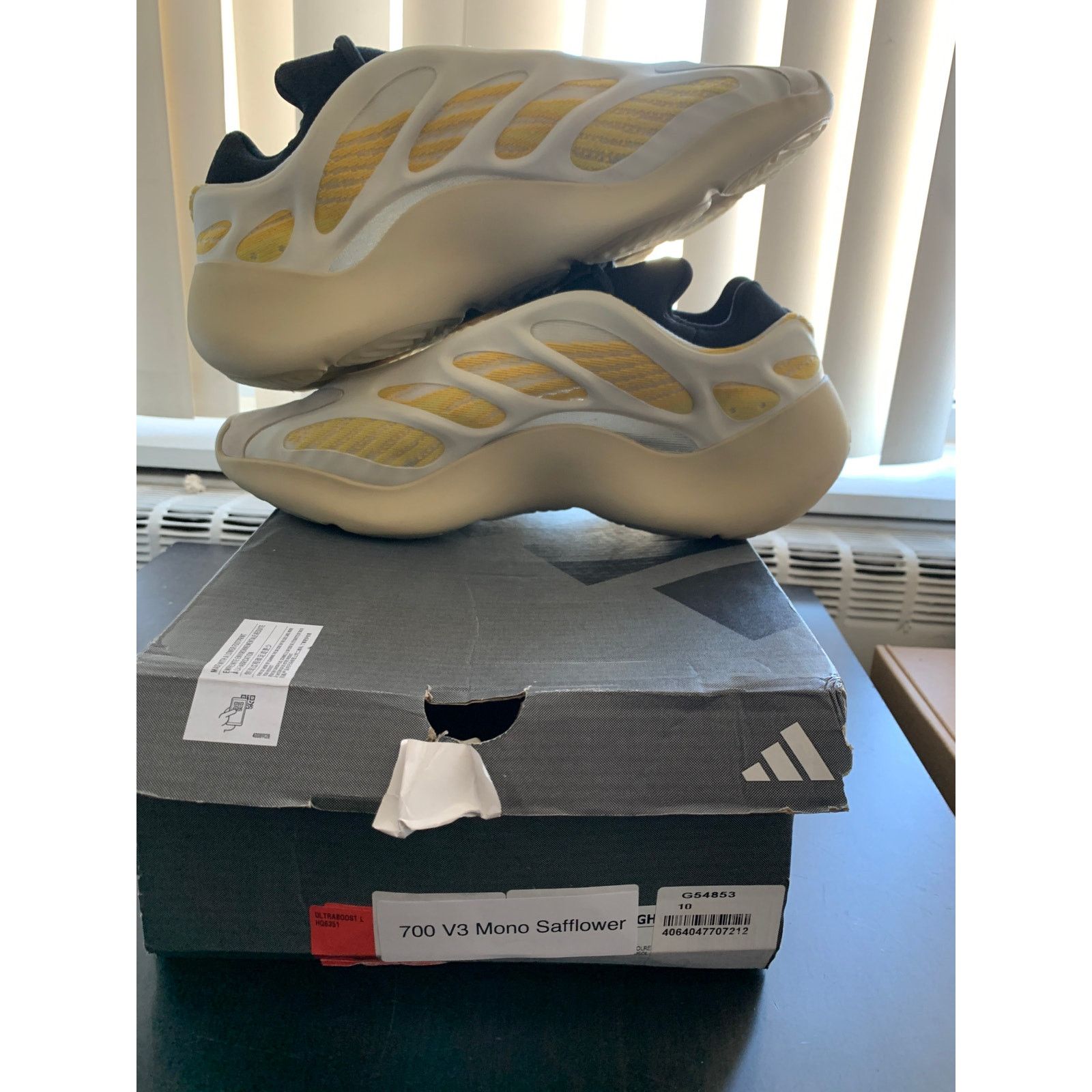Adidas adidas Yeezy 700 V3 Mono Safflower Size 10.5 BRAND NEW Size US 10.5 / EU 43-44 - 5 Thumbnail