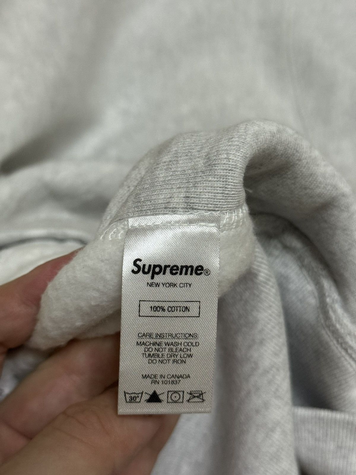 Supreme Supreme fw18 grey box logo crewneck red on grey Size US L / EU 52-54 / 3 - 7 Thumbnail