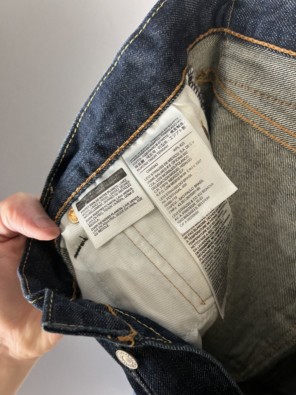 Levi's VINTAGE LEVI’S 501 CLOTHING MADE & CRAFTED DENIM JEANS CASUAL DESIGNER Y2K USA 90s Size US 36 / EU 52 - 14 Thumbnail