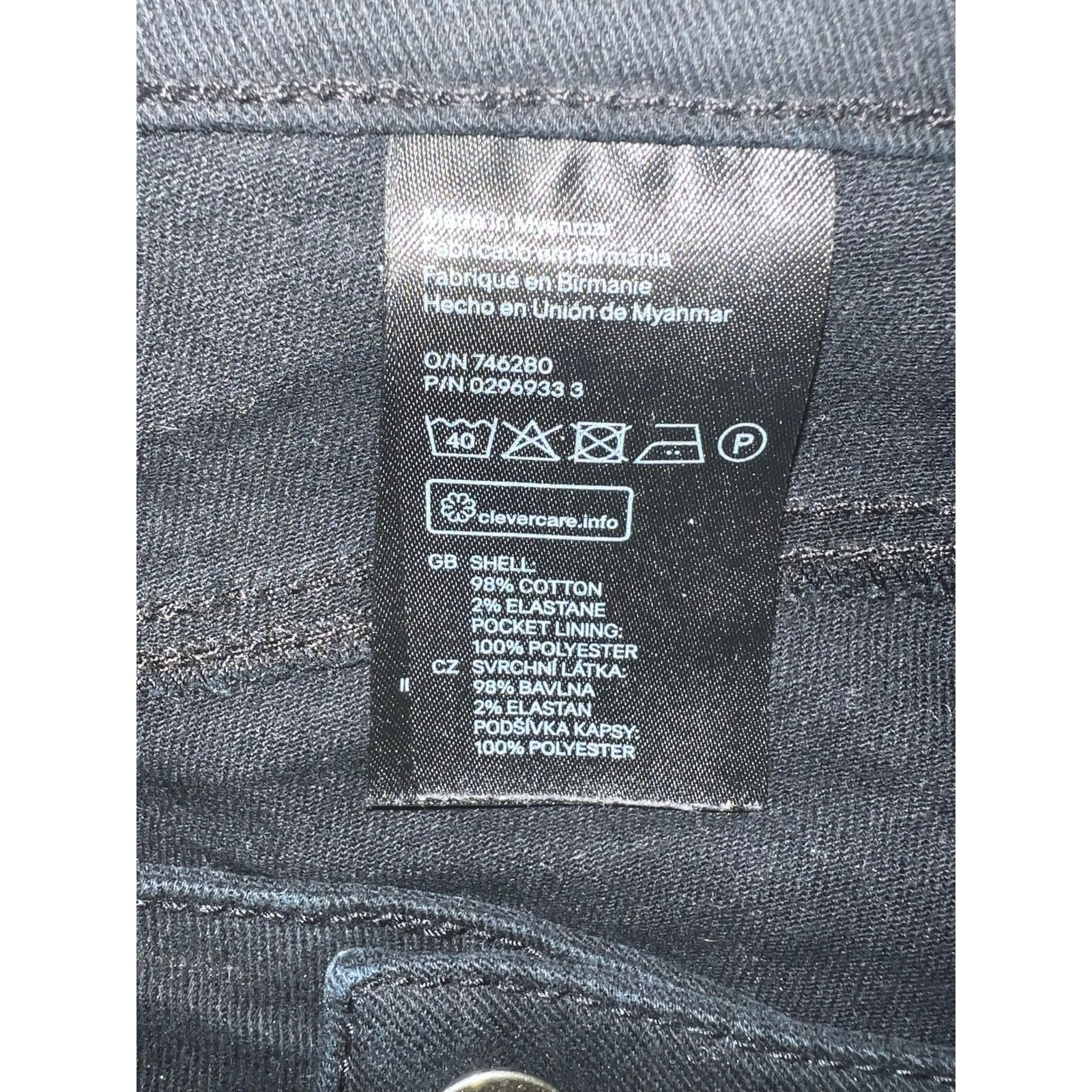 H&M H & M black denim shorts midrise Size 6 Size 28" / US 6 / IT 42 - 4 Thumbnail