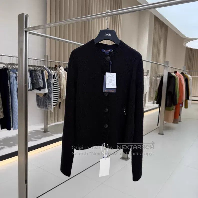 Louis Vuitton Louis Vuitton 26 Black sequined logo wool cashmere cardiga Size US M / EU 48-50 / 2 - 1 Thumbnail