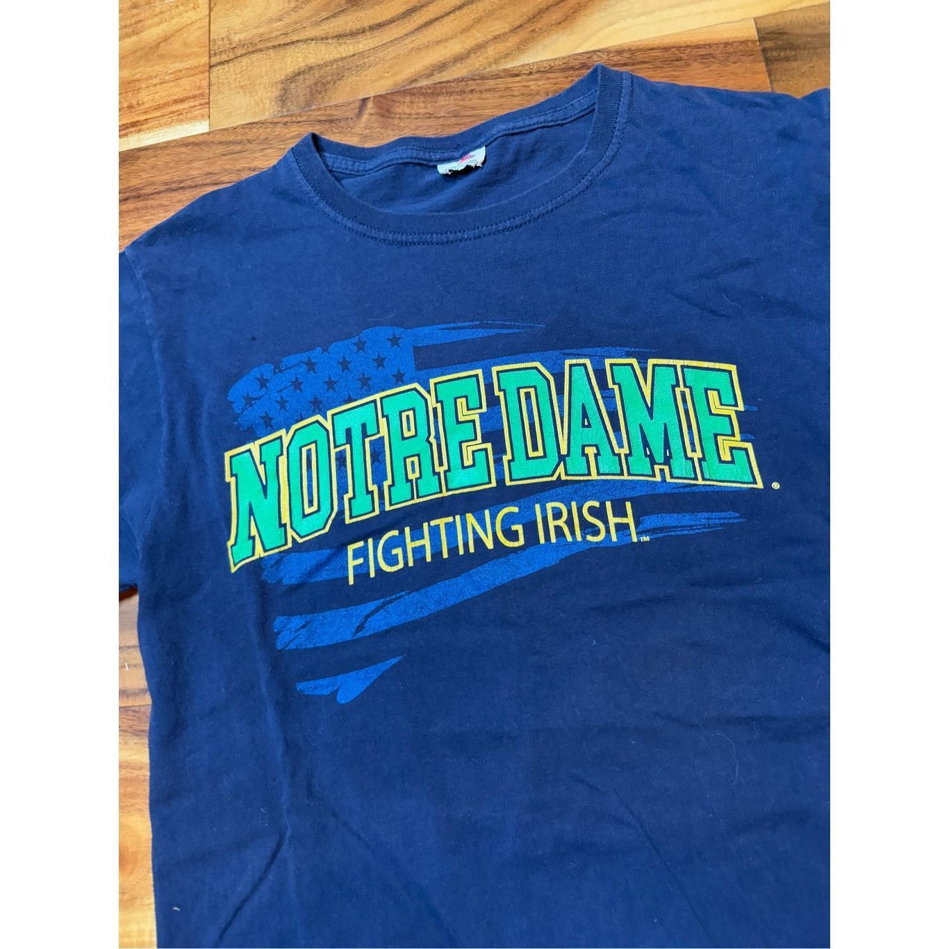 Vintage Size S Vintage Y2K notre dame fighting Irish tshirt Size US S / EU 44-46 / 1 - 2 Thumbnail
