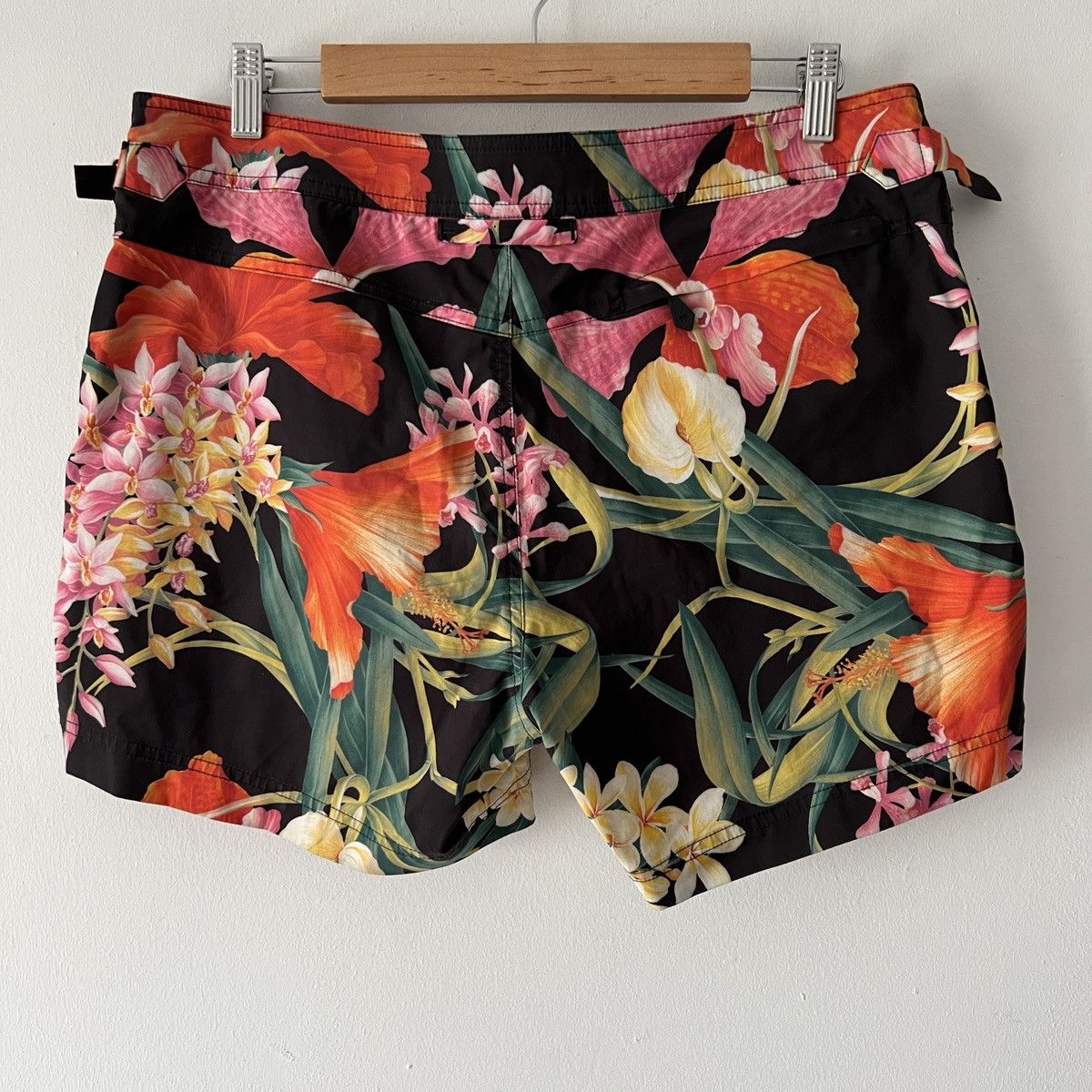 Tom Ford 🔥🔥 Tom Ford Orchid Print Shorts Size US 34 / EU 50 - 2 Thumbnail