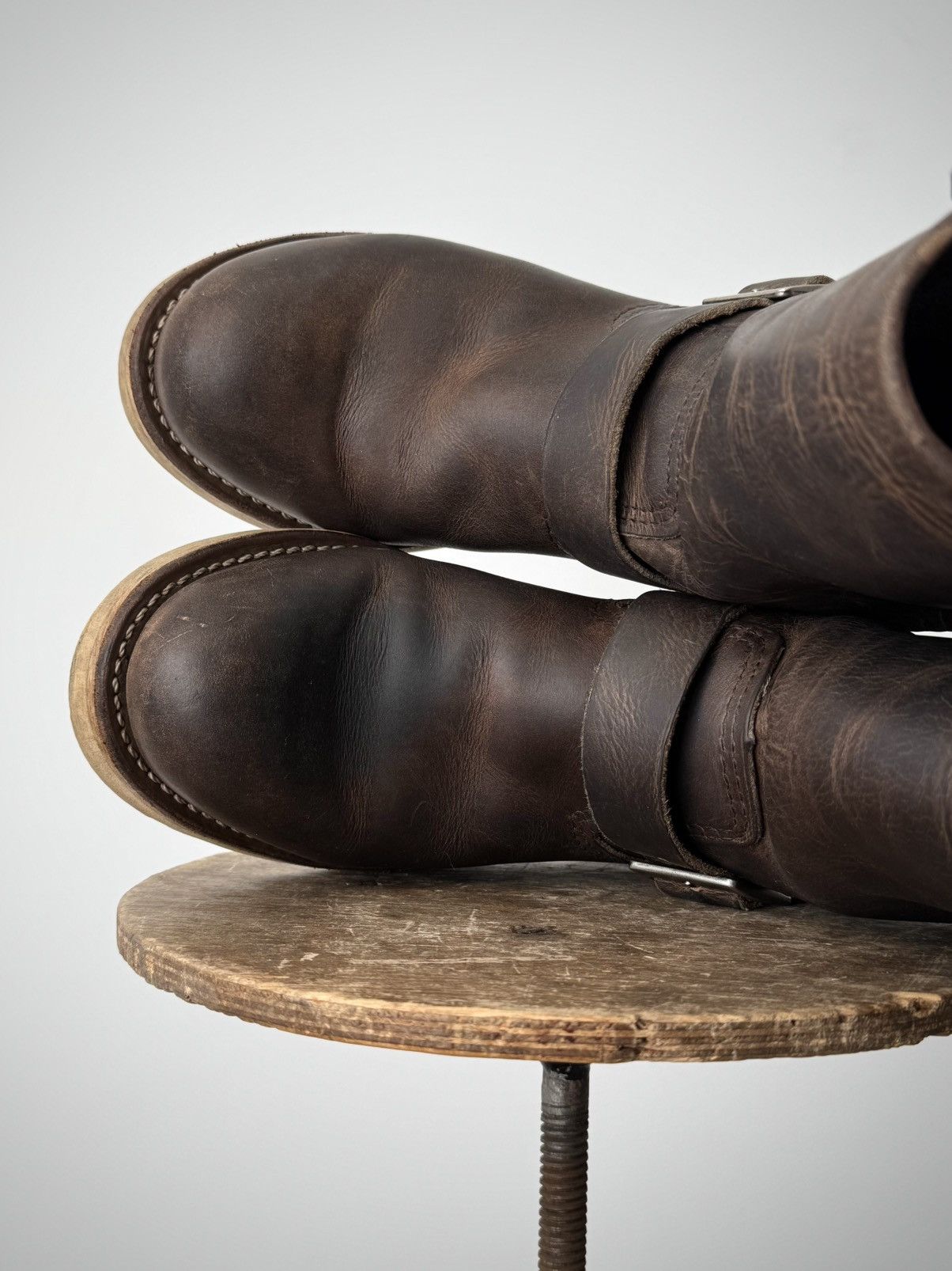 Red Wing Red Wing 2975 USA Engineer Brown Faded Leather Boots Size US 6 / EU 39 - 7 Thumbnail