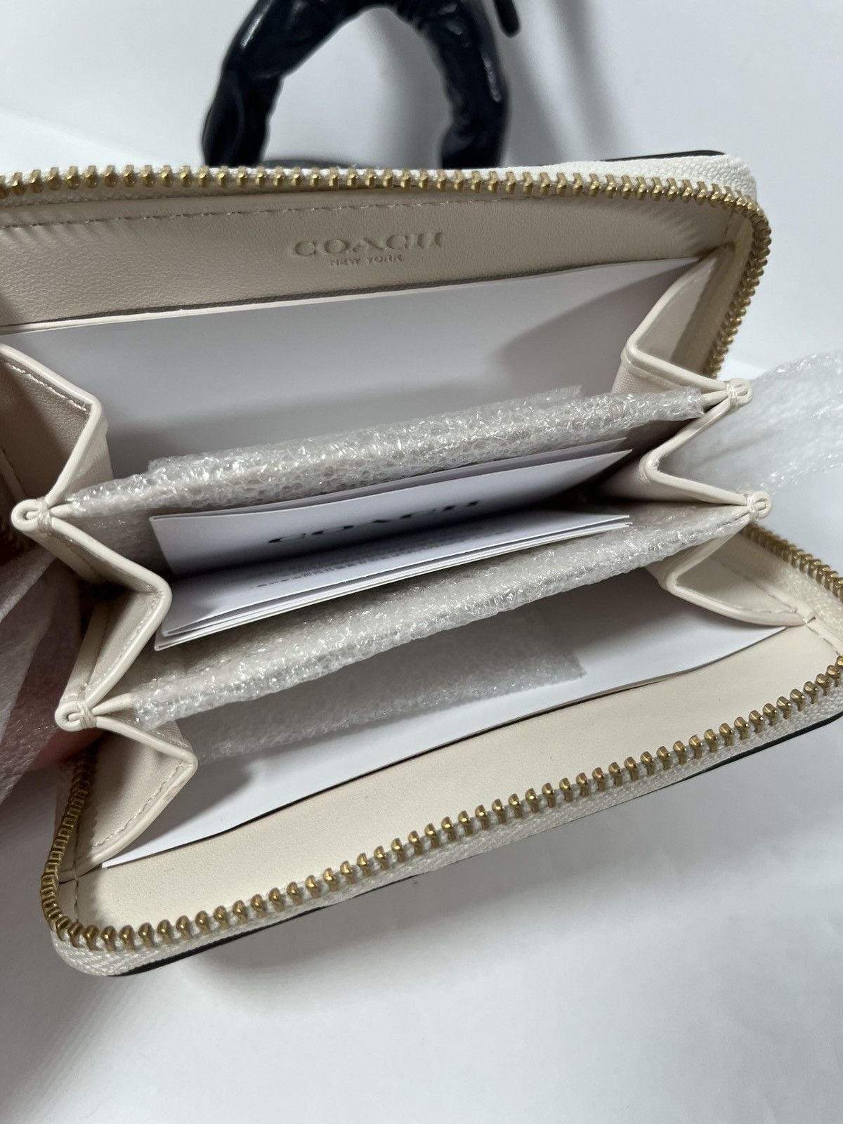 Coach Coach Essential Small Zip Around Card Case NWT Size ONE SIZE - 2 Thumbnail