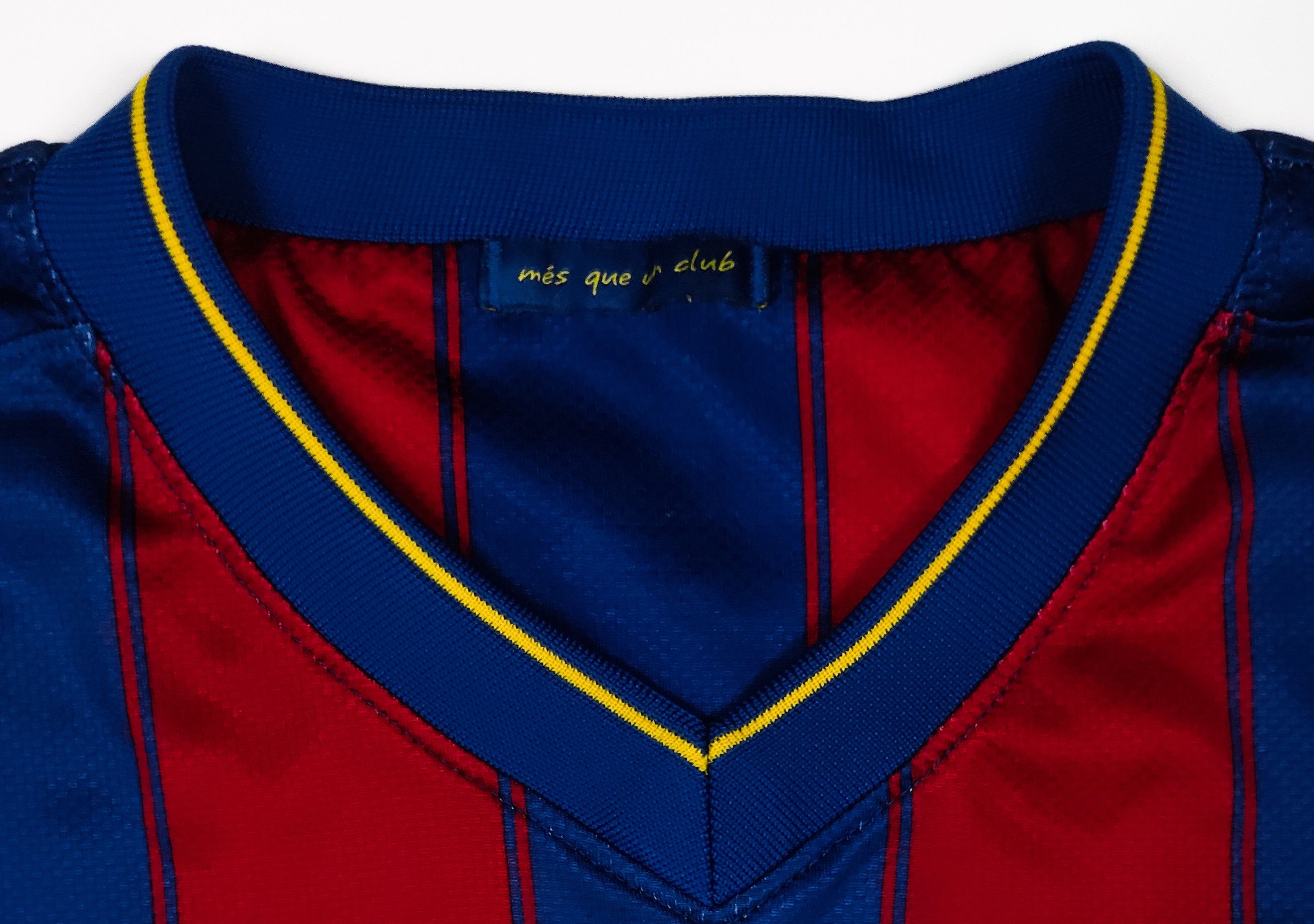 Nike FC Barcelona 2009 2010 Nike Home Shirt Vintage Barca Unicef Size US M / EU 48-50 / 2 - 3 Thumbnail