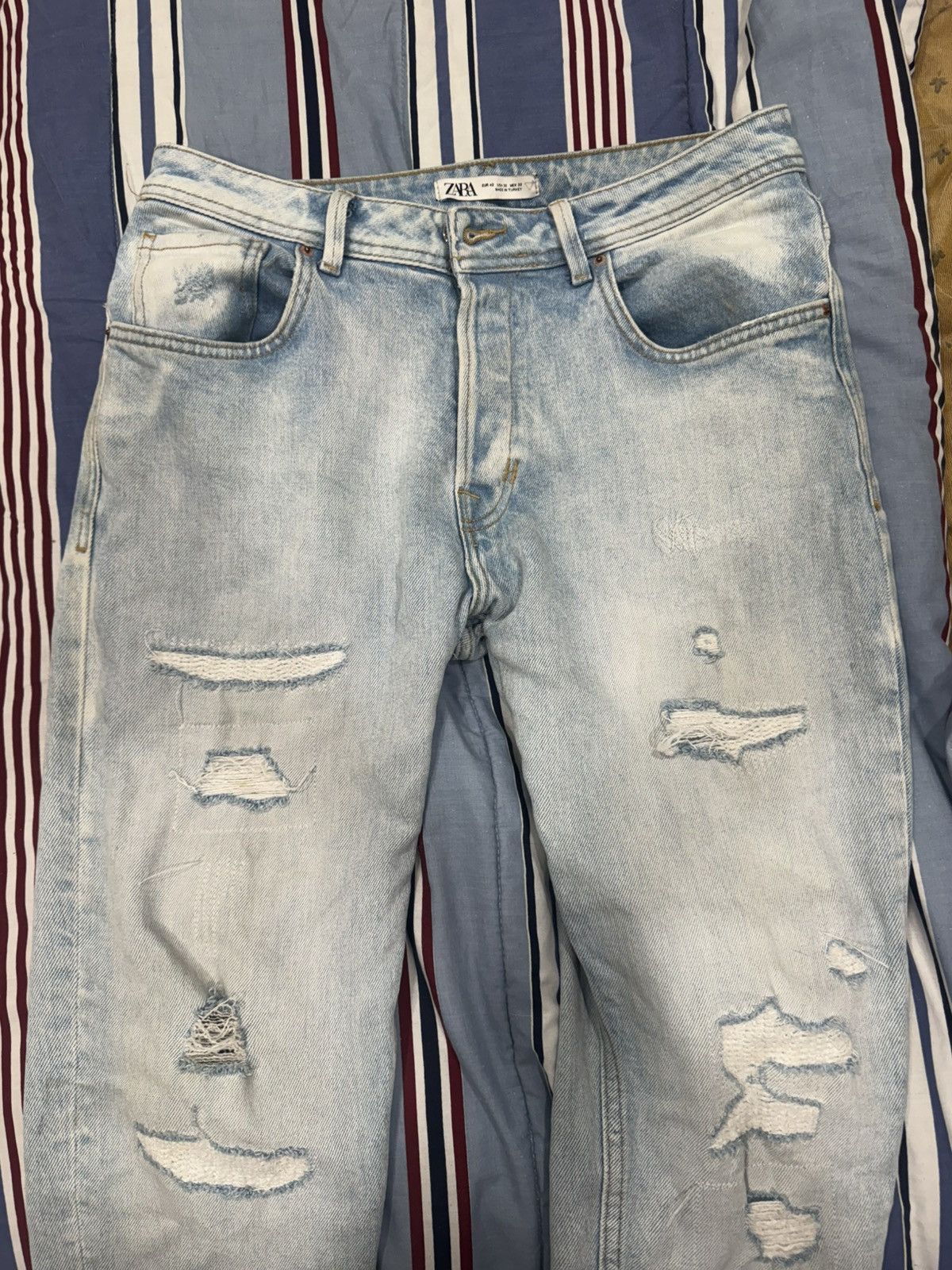 Zara men’s baby light blue jeans