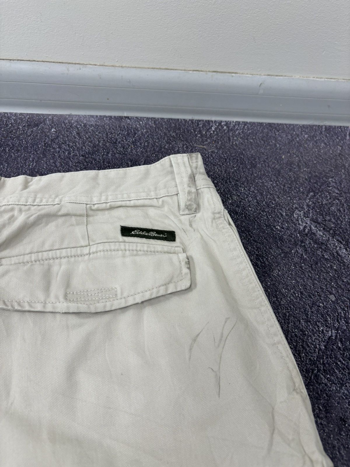 Eddie Bauer Vintage Eddie Bauer Y2K 2000s Beige Hype Cargo Shorts Size US 33 - 13 Thumbnail