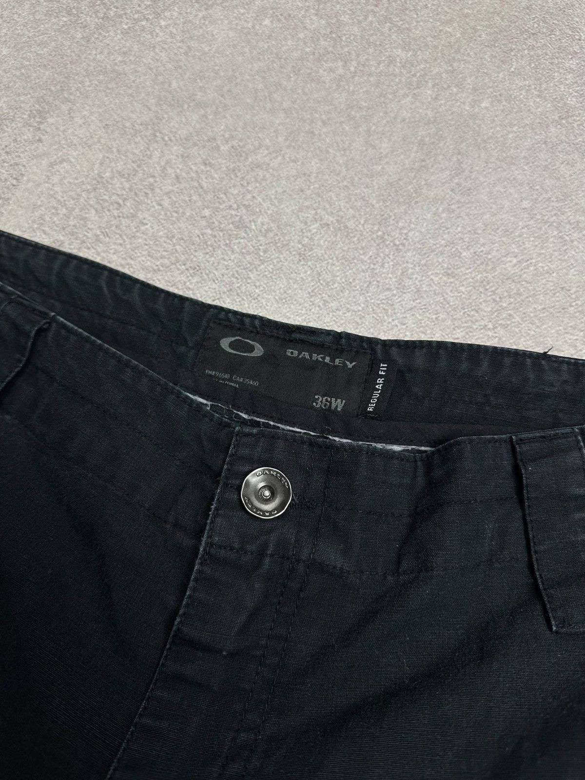 Oakley Vintage Oakley Reflective Black Cargo Y2K Shorts 32 Size US 36 / EU 52 - 6 Thumbnail