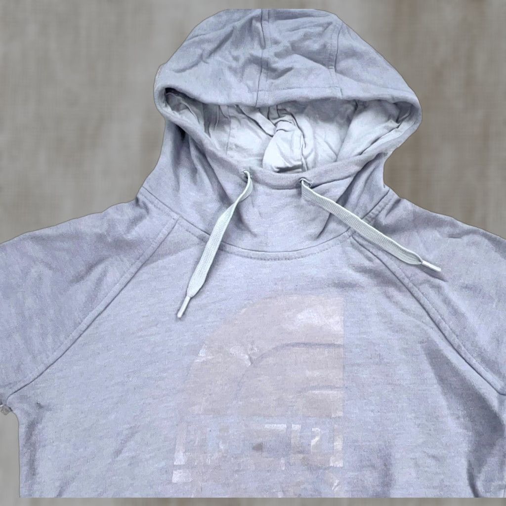 The North Face The North Face Hoodie Women Small Gray Logo Pullover Sweatshirt All Seasons Activewear Casual Travel Pockets Raglan Sleeve Winter Spring Fall Womens Size S / US 4 / IT 40 - 1 Thumbnail