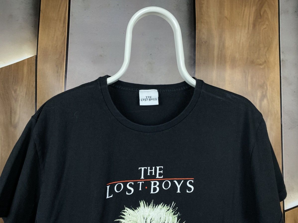 Vintage 🧟‍♂️T-Shirt The Lost Boys David Horror Movie Fan Tee 🧟‍♂️ Size US L / EU 52-54 / 3 - 4 Thumbnail