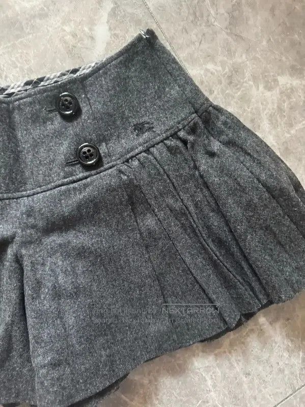 Burberry Burberry Grey Wool-Blend Women's Shorts. Size 23" - 2 Thumbnail