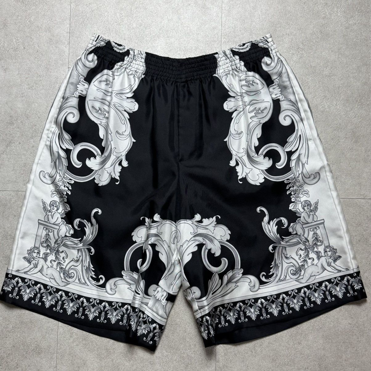 Versace Versace Baroque print silk twill shorts $1100 Size US 32 / EU 48 - 1 Thumbnail