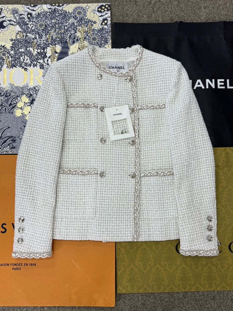 Chanel chanel 25C white rolled-edged four-pocket double-breasted Size XS / US 0-2 / IT 36-38 - 1 Thumbnail