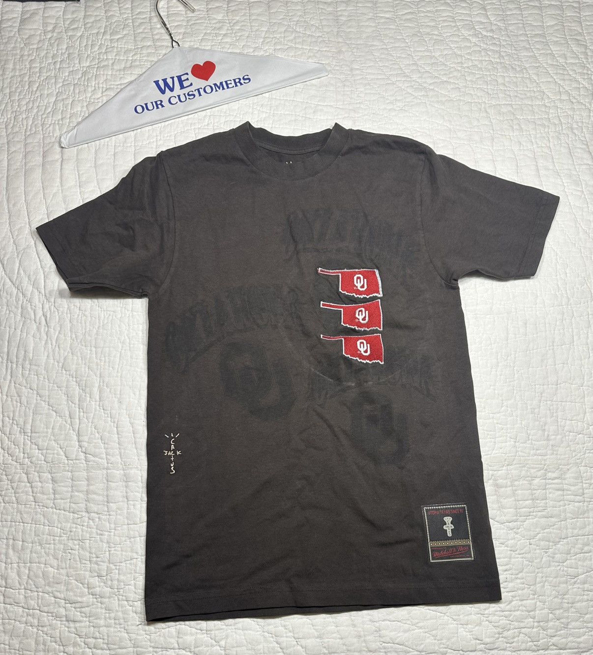 Mitchell & Ness × Travis Scott TRAVIS SCOTT OKLAHOMA COLLAB TEE/ MITCHELL AND NESS M RARE Size US S / EU 44-46 / 1 - 1 Thumbnail