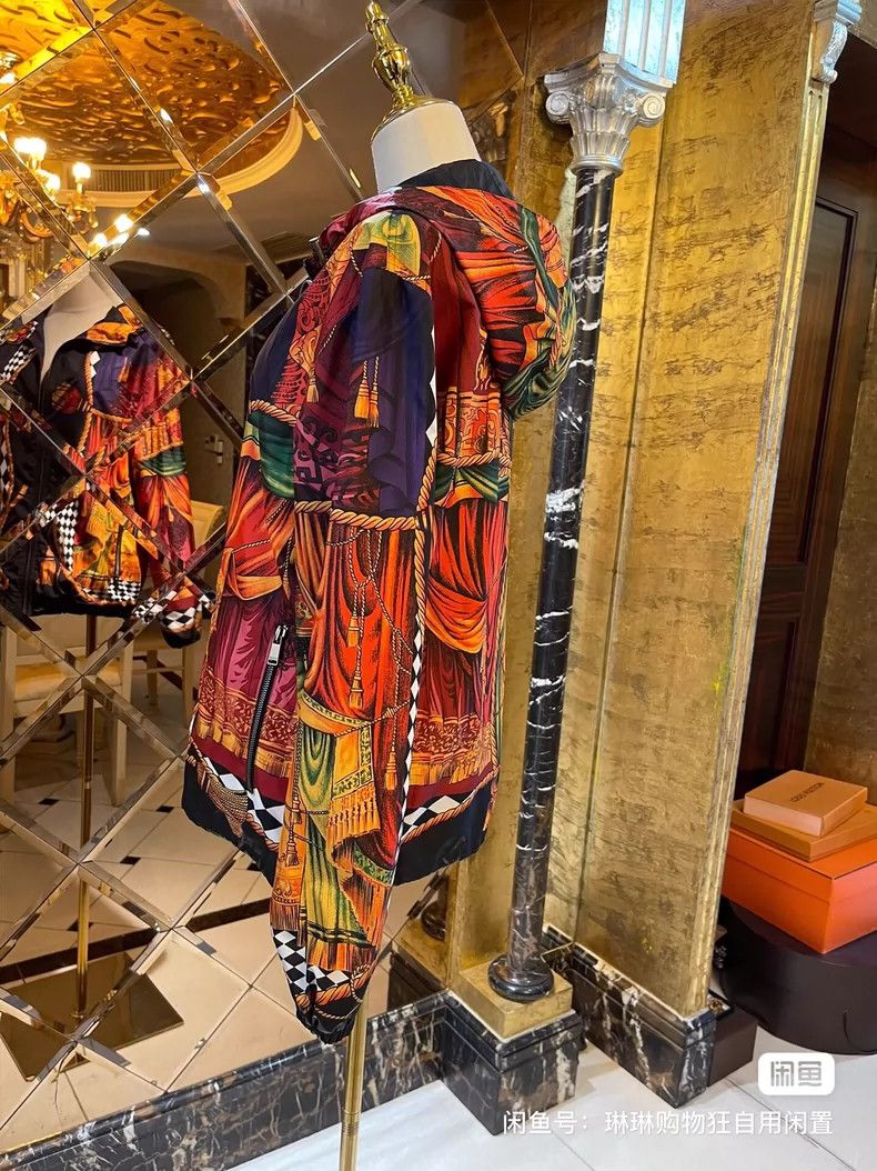 Versace Versace Court oil painting series jacket Size M / US 6-8 / IT 42-44 - 5 Thumbnail