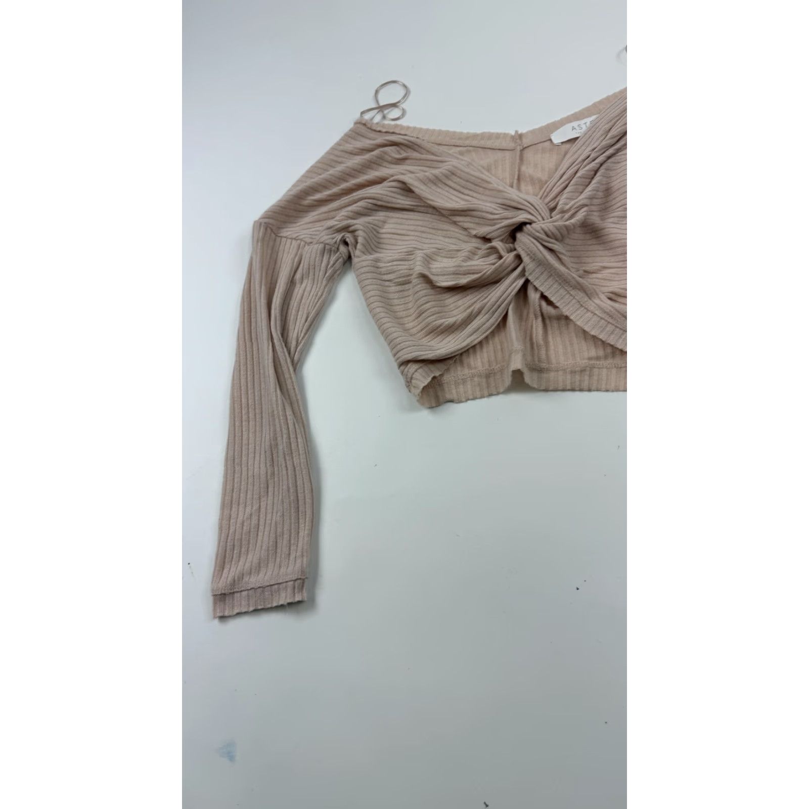 ASTR The Label ASTR the Label Sweater Womens Small Beige Rib Knit Twist Front Crop Made USA Size S / US 4 / IT 40 - 3 Thumbnail