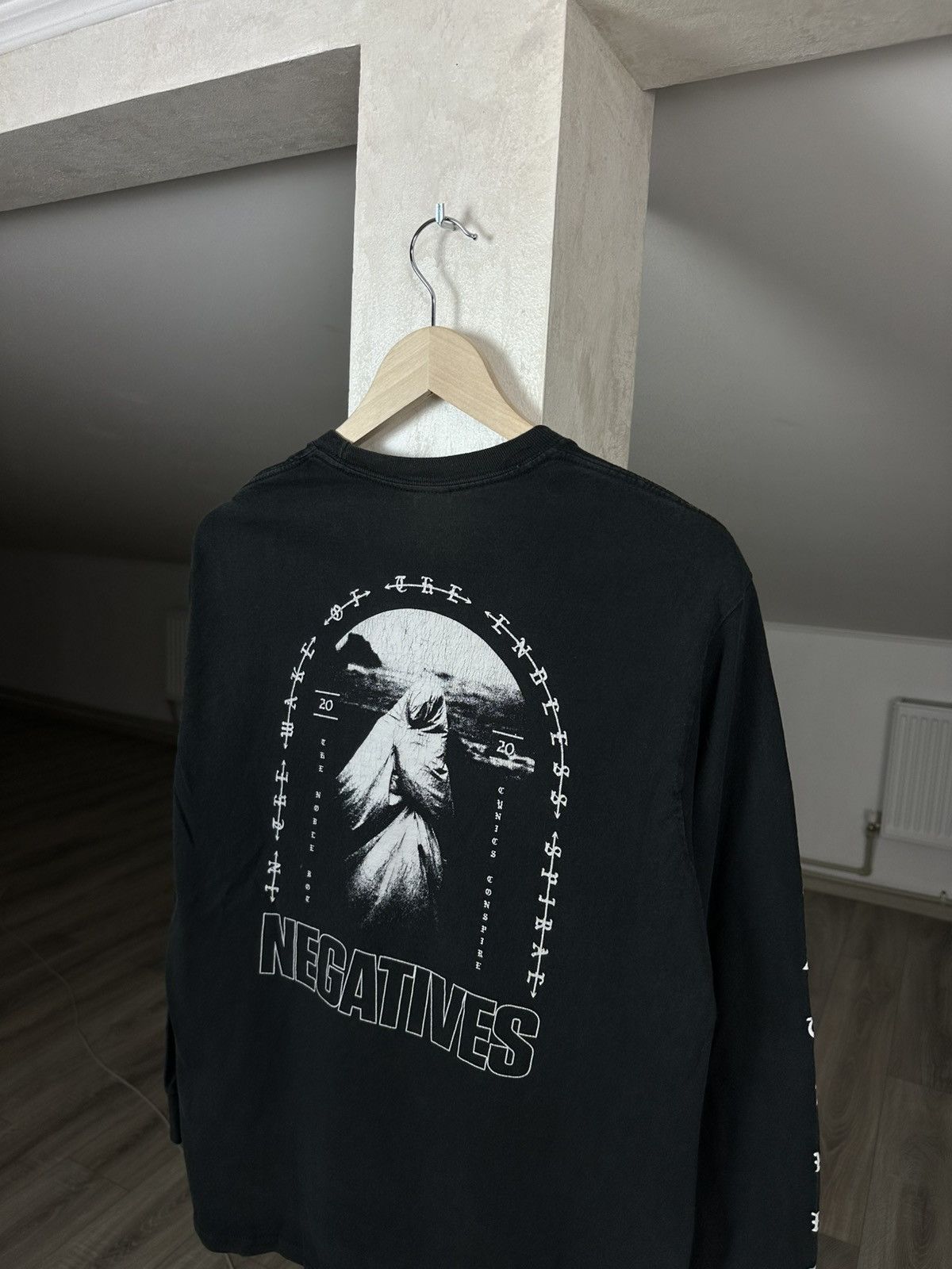 Band Tees NEGATIVES Rock Band T-Shirt Y2K Size US M / EU 48-50 / 2 - 9 Thumbnail