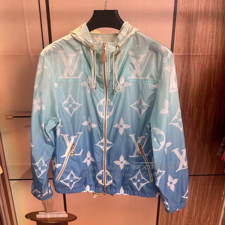 Louis Vuitton Louis Vuitton Gradient presbyopic hooded assault jacket Size XS / US 0-2 / IT 36-38 - 1 Thumbnail