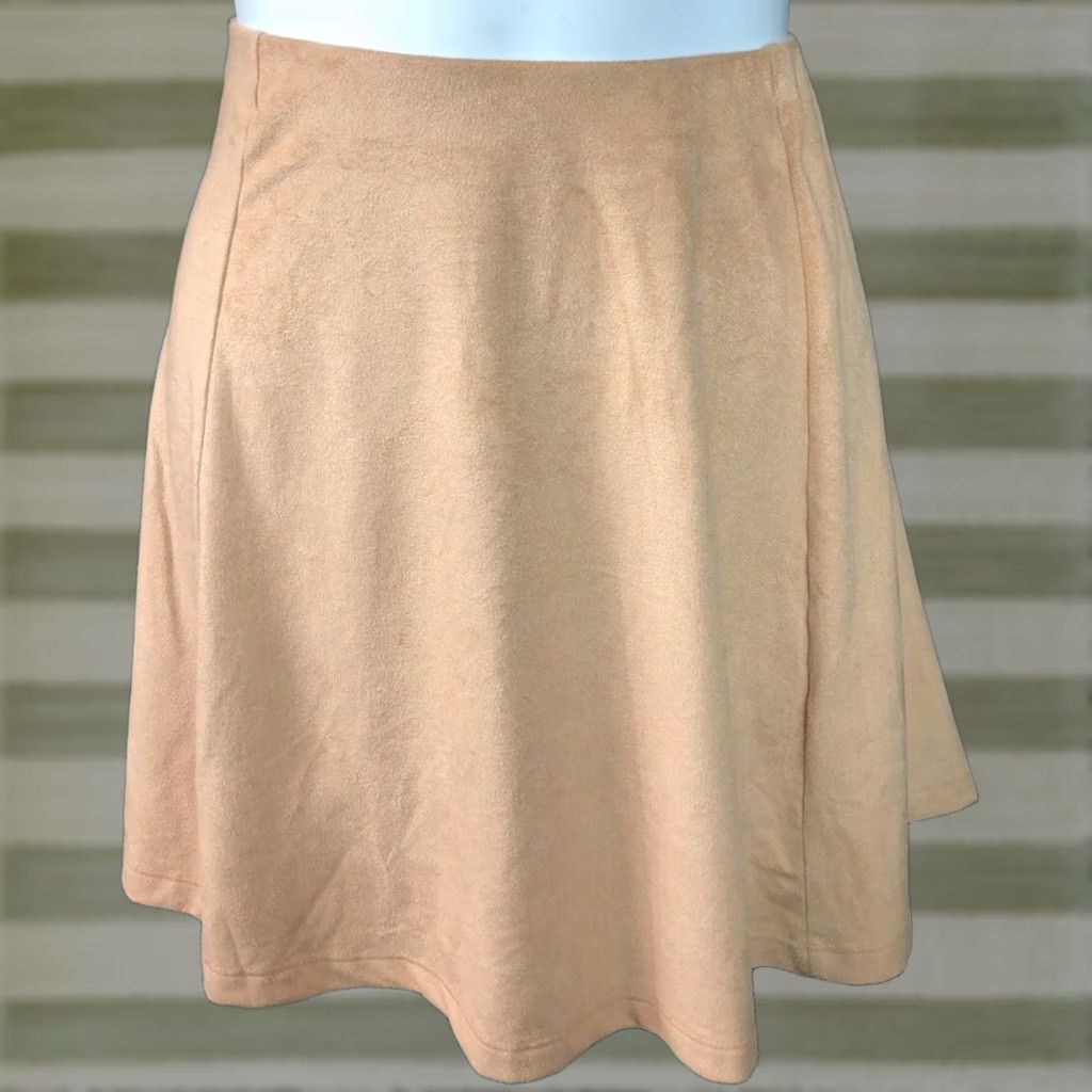 Forever 21 FOREVER 21 Skirt Flare Mini Swing Tan Faux Suede 29"W M Vintage 90s Bohemian Western Hippie Country Casual Party/Cocktail Workwear Women Size 32" / US 10 / IT 46 - 1 Thumbnail