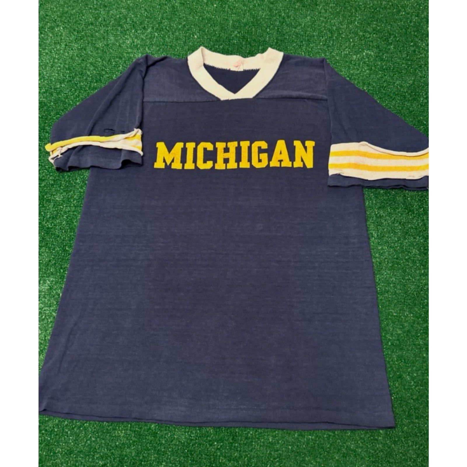 Vintage VINTAGE Michigan Wolverines VTG Distressed Shirt Mens L Blue 80s 90s University College Sports Wolverine Shirt Mens L Size US L / EU 52-54 / 3 - 5 Thumbnail