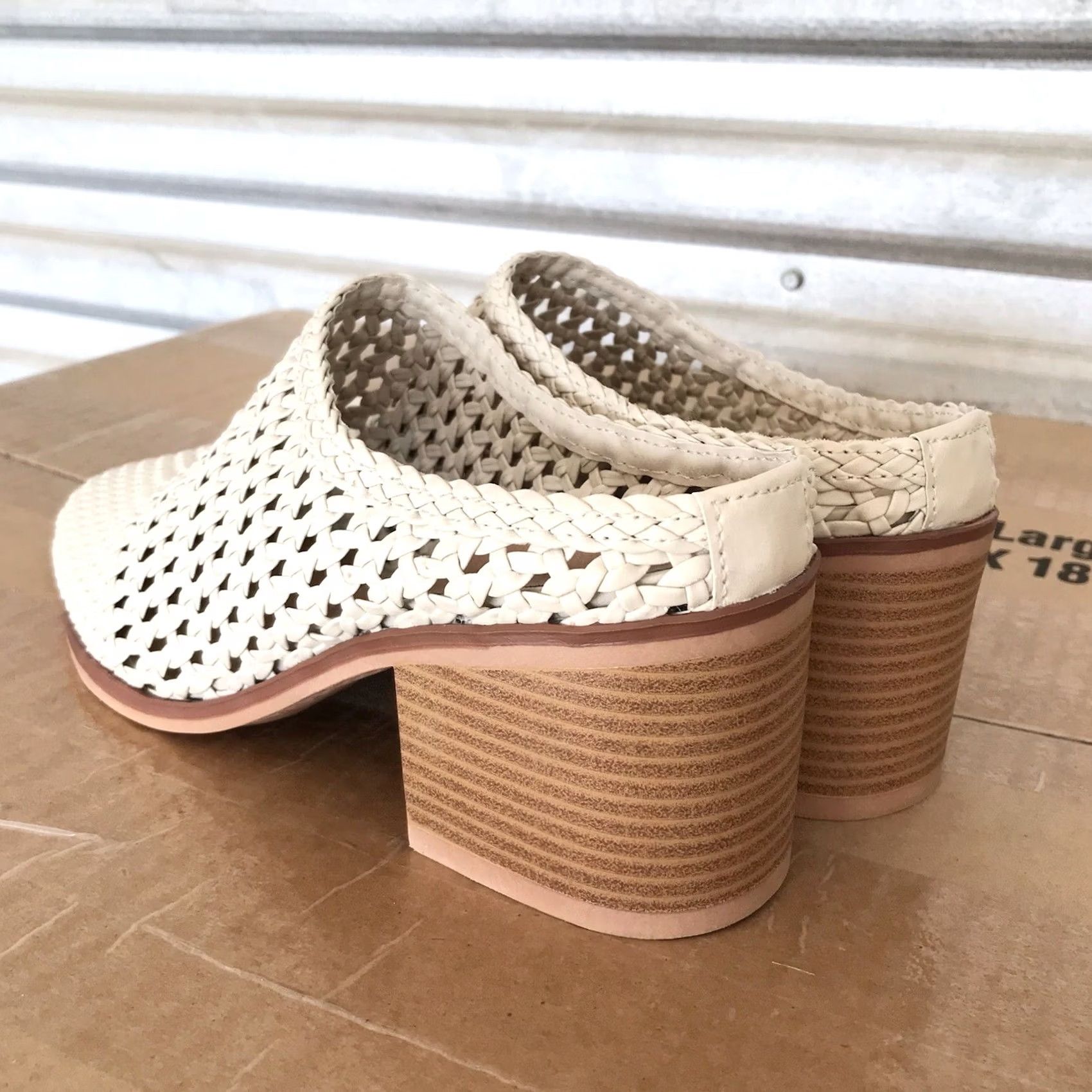 Vintage Time And Tru Women Ivory White Woven Memory Foam Comfort Block Heels Mules 7.5 Size US 8 / IT 38 - 3 Thumbnail
