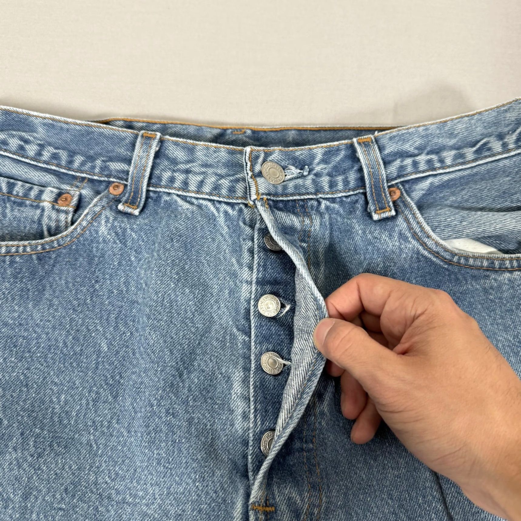 Levi's VINTAGE Levi's 501 Jeans Mens 32x29 Denim Blue Straight Fit 5-Pocket Button Fly 90s USA Size US 32 / EU 48 - 3 Thumbnail