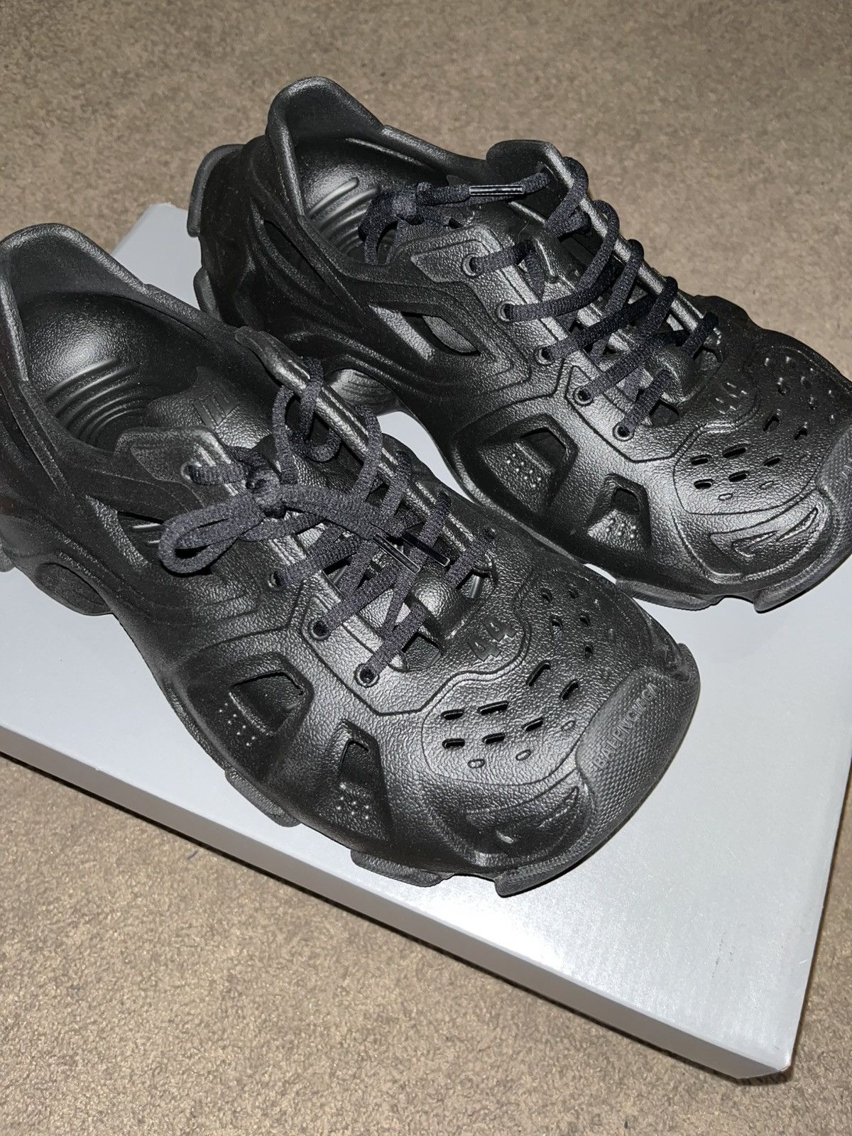 BALENCIAGA HD LACE-UP スニーカー 021380_1.jpg?v=1729311706
