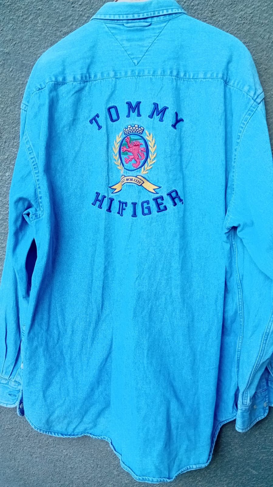 Tommy Hilfiger × Vintage Tommy Hilfiger Vintage Denim Shirt Big Back Spell Out sz L Size US L / EU 52-54 / 3 - 1 Thumbnail