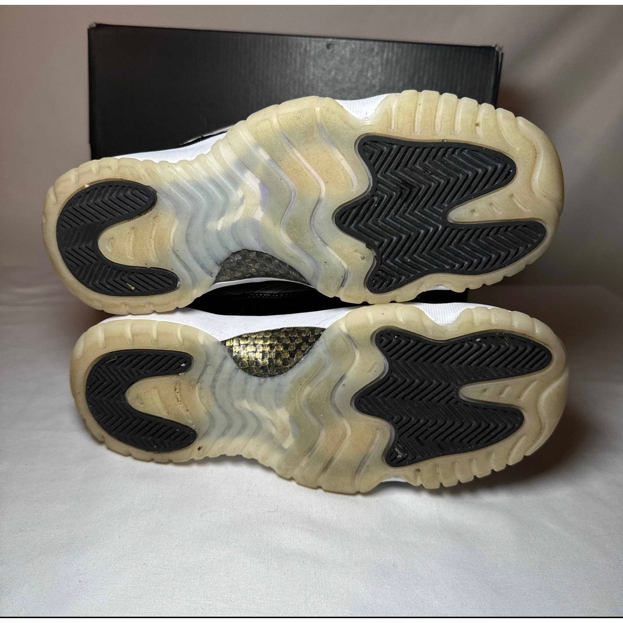 Jordan Brand × Nike Size 6 - Air Jordan 11 Retro GS Gratitude / Defining Moments Size US 6 / EU 39 - 6 Thumbnail
