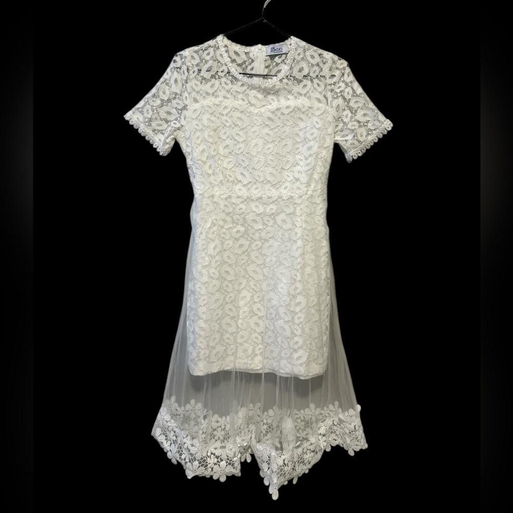 Designer White Lace Midi Dress with Tulle Overlay Size S / US 4 / IT 40 - 1 Thumbnail