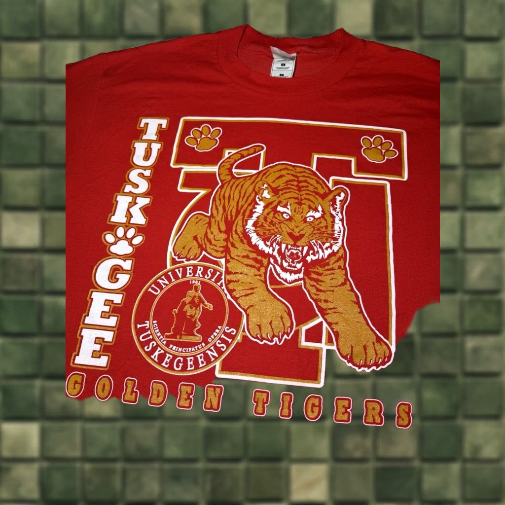 Fruit Of The Loom VINTAGE 90s Tuskegee University Golden Tigers Tee Shirt Mens Large Red AOP Fruit Of The Loom Tshirt Size US L / EU 52-54 / 3 - 1 Thumbnail
