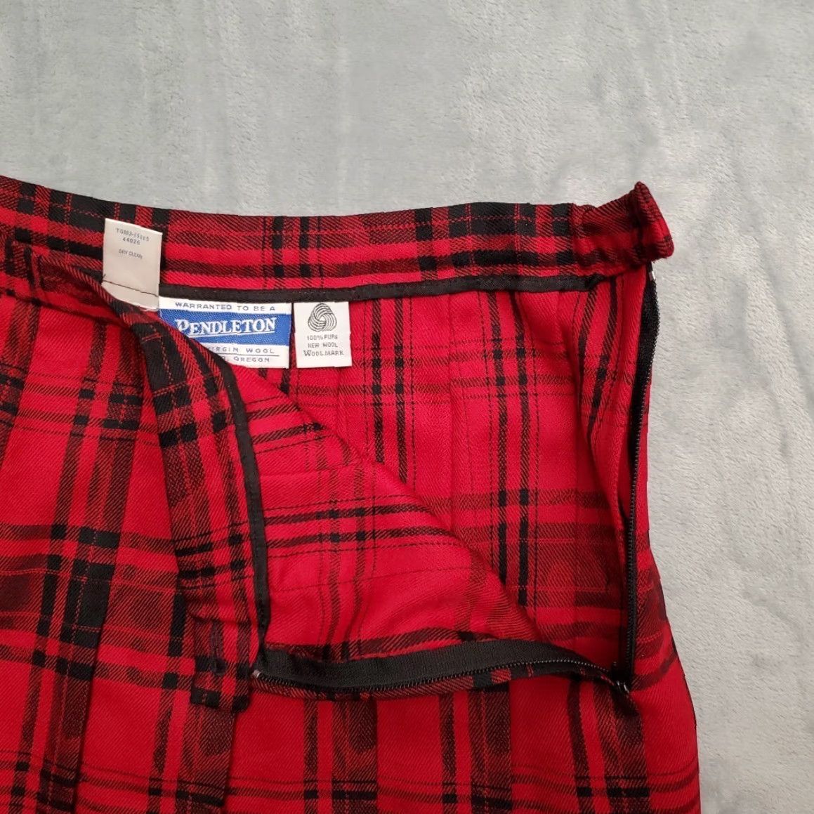 Pendleton VINTAGE Pendleton Skirt Womens 8 Red Black Plaid 100% Wool Pleated Made in USA Size 30" / US 8 / IT 44 - 6 Thumbnail