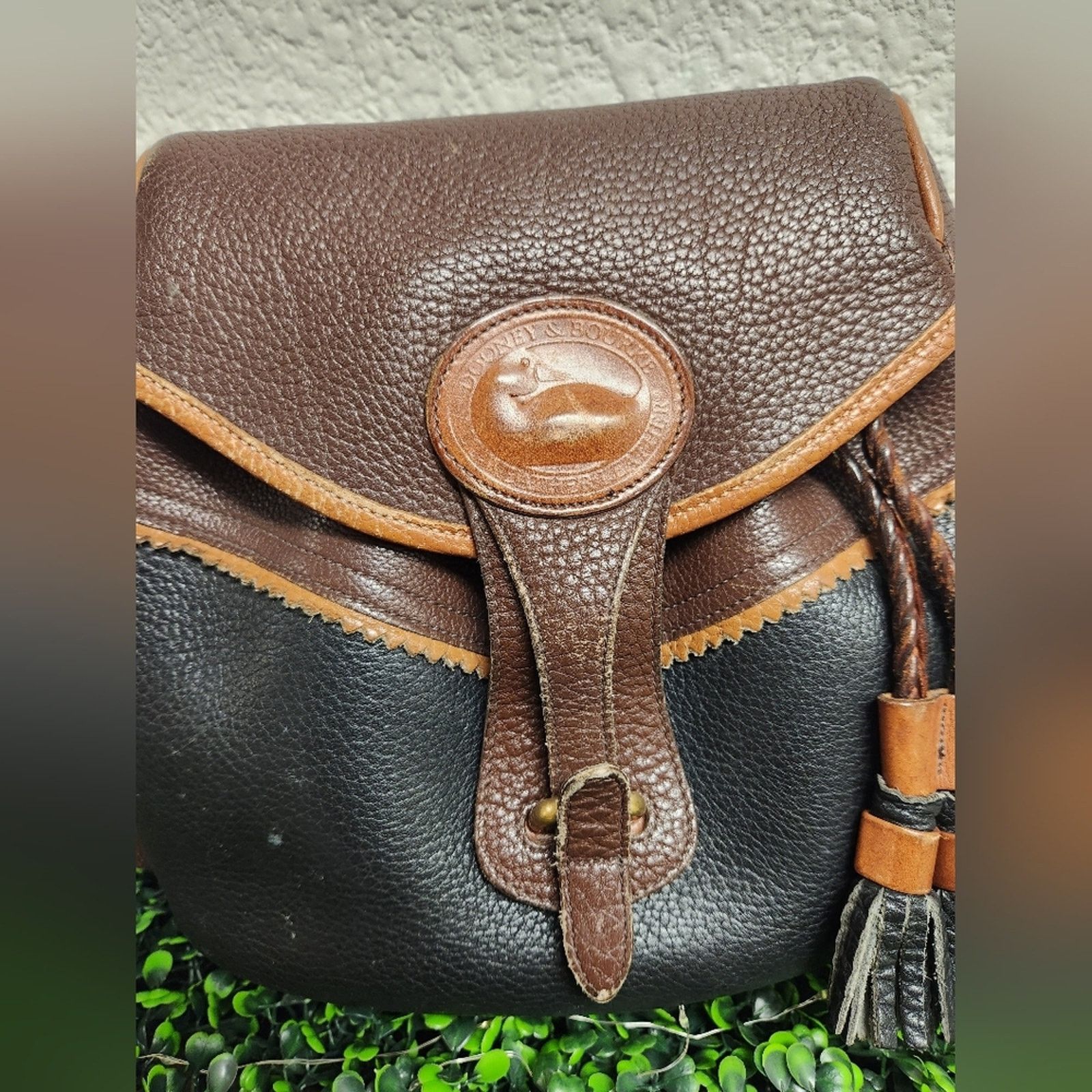 Dooney & Bourke Dooney & Bourke Teton Drawstring saddle Pebbled crossbody. Size ONE SIZE - 3 Thumbnail
