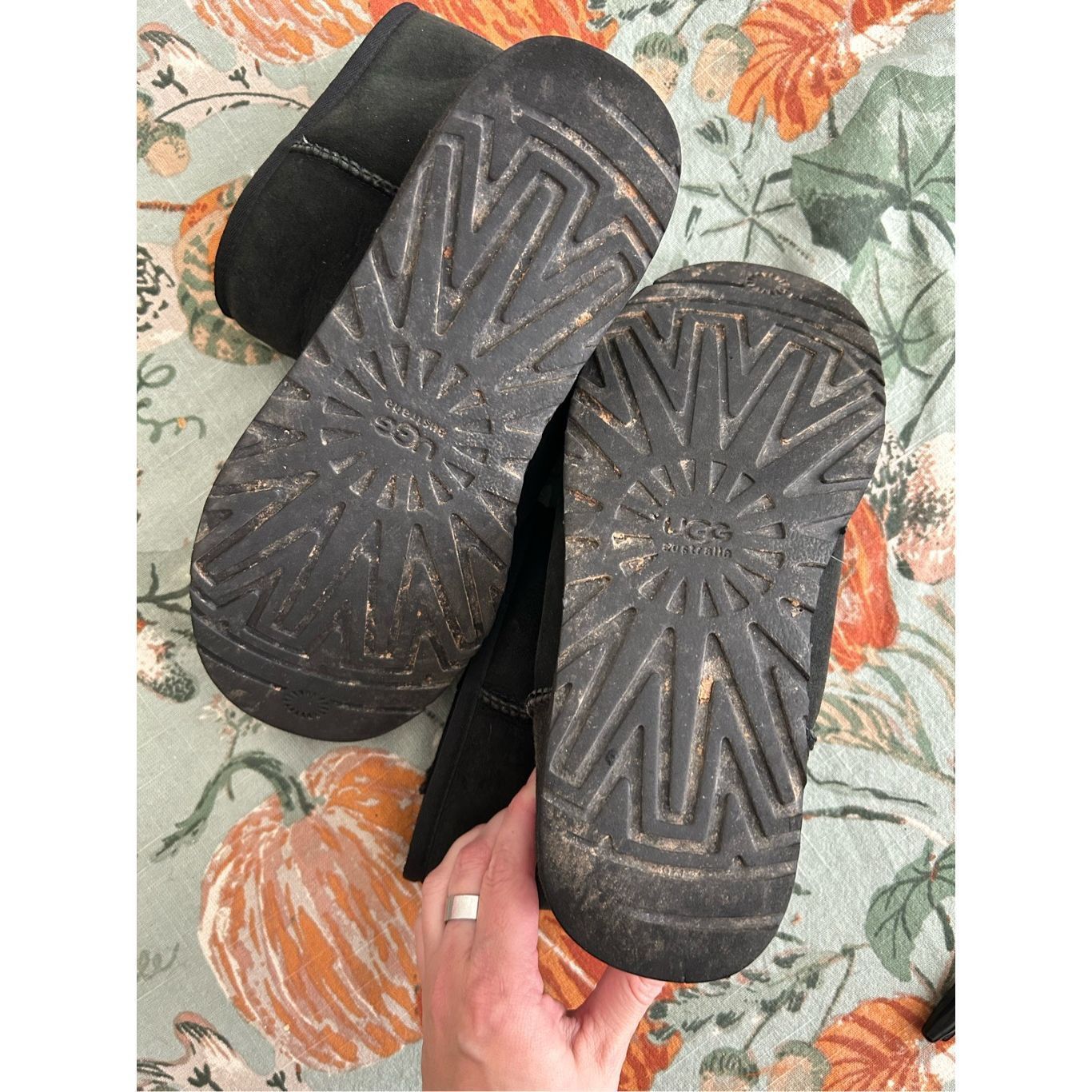 Ugg UGG Australia Classic Short Boots in Black, Winter Shearling Size US 8 / IT 38 - 3 Thumbnail