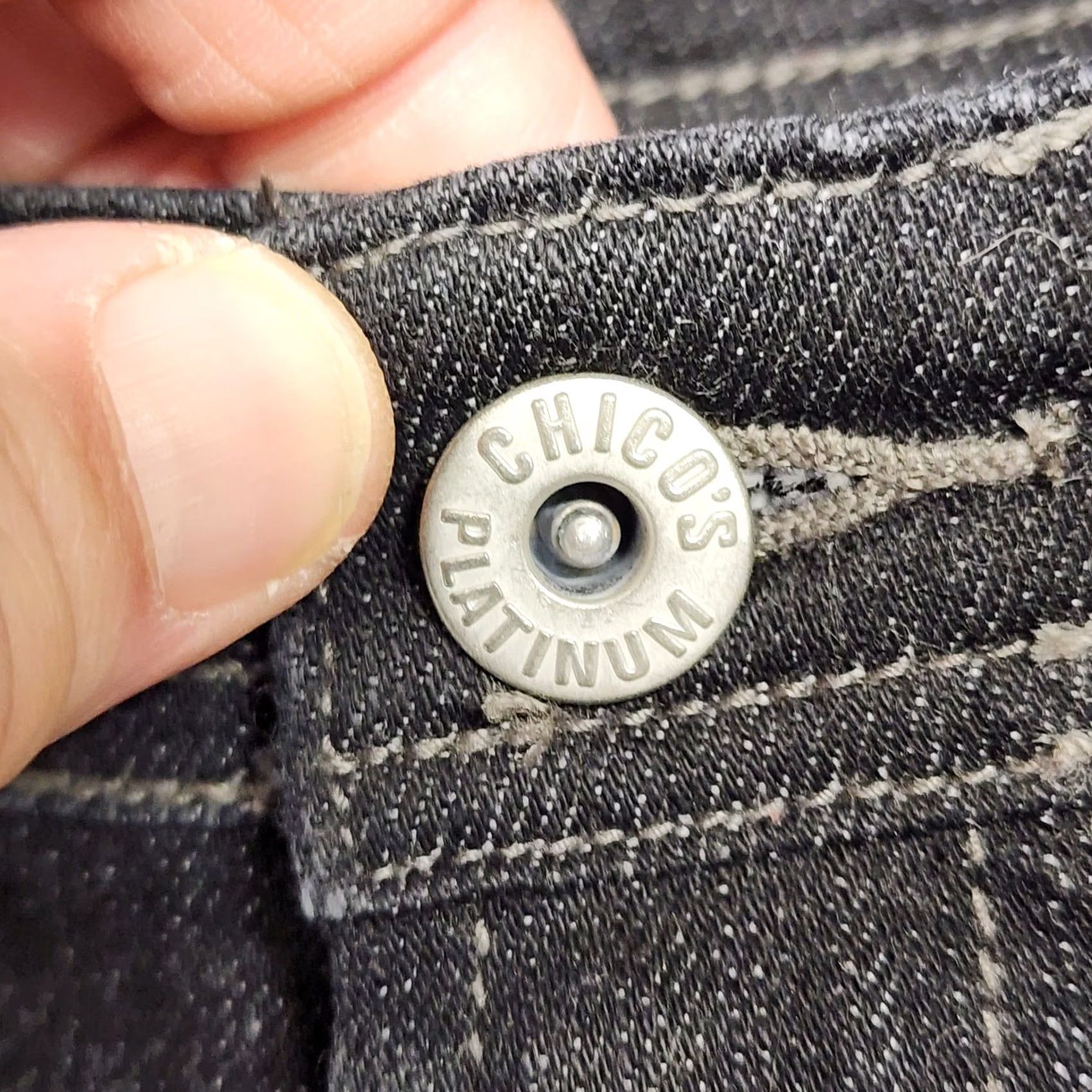 Vintage Chico's Platinum Jeans Bootcut Mid Rise 10 Short Womens Black Stretch 5-Pocket Denim Shorts? Size 32" / US 10 / IT 46 - 5 Thumbnail