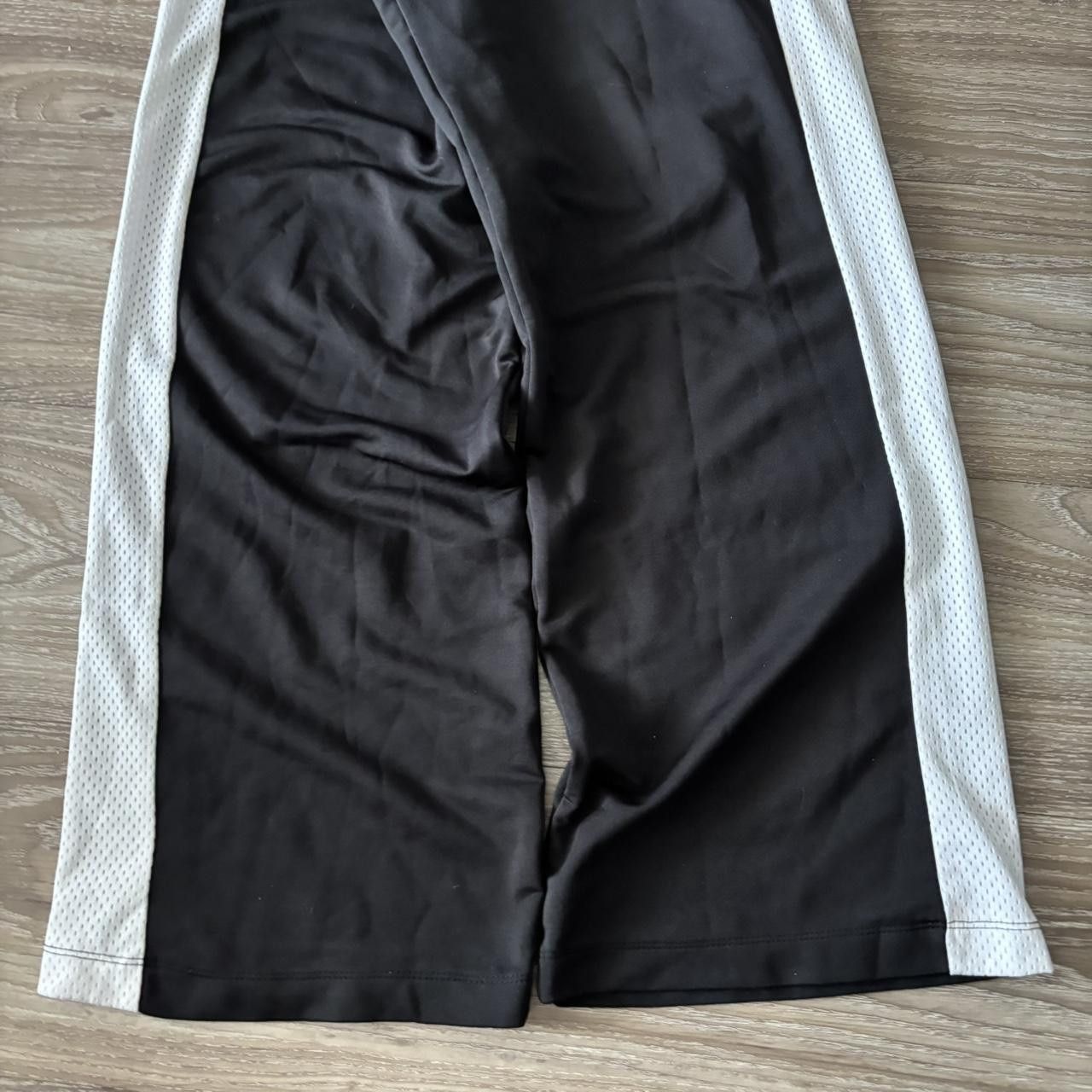 Japanese Brand Vintage Y2K Baggy Black White Streetwear Track Pants! Fits L Size US 34 / EU 50 - 4 Thumbnail