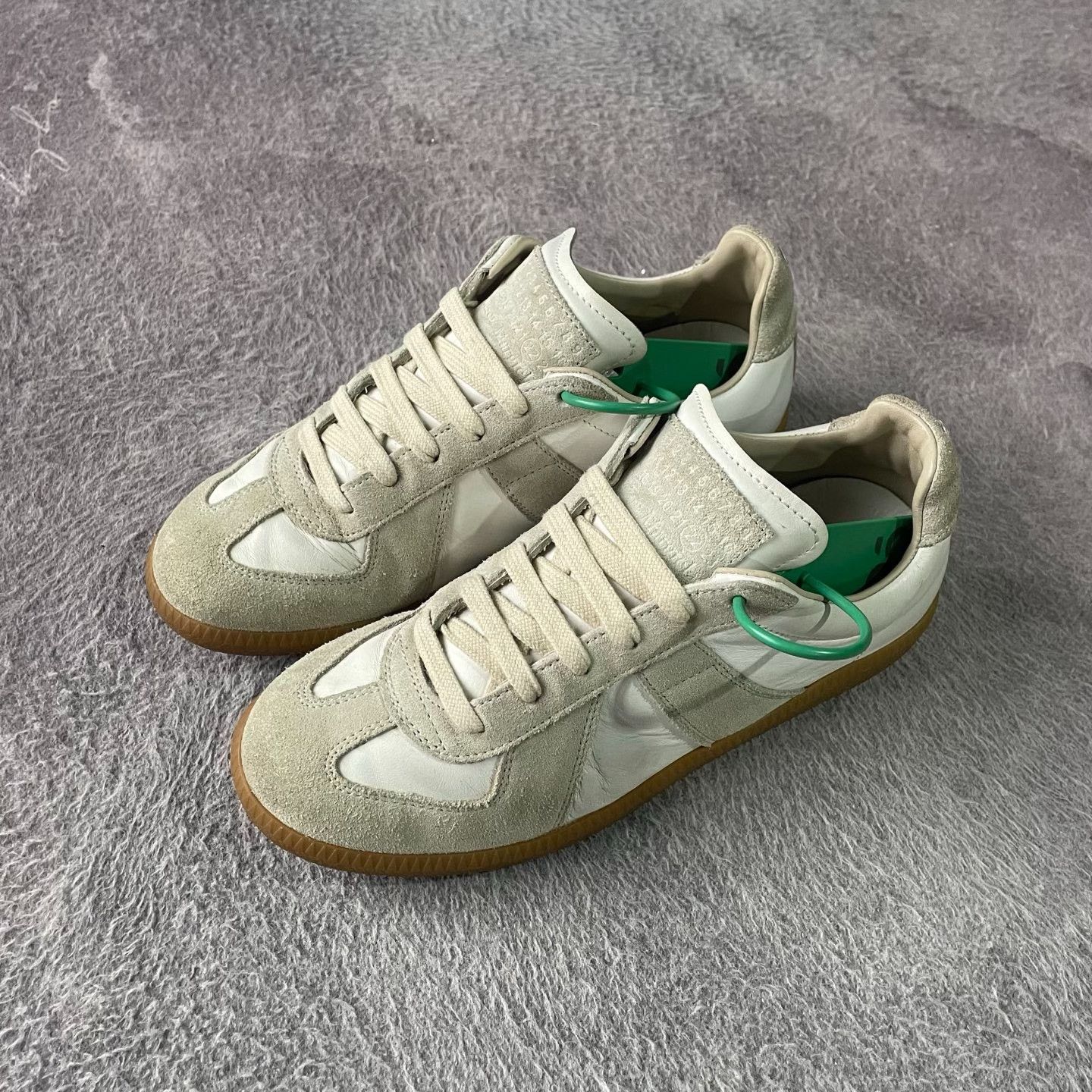 Alexander McQueen Alexander McQueen White Lowtop Sneakers S Women Size US 6 / IT 36 - 1 Thumbnail
