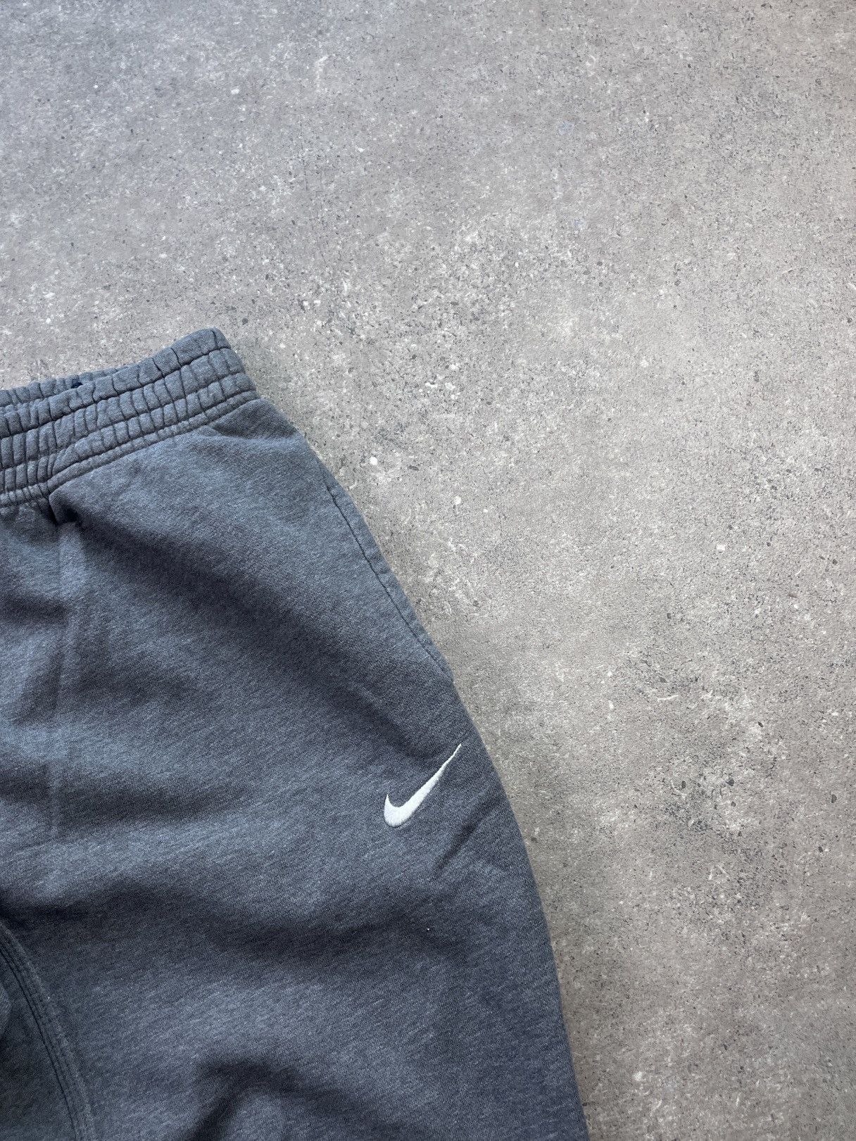 Nike Vintage Gray Nike Sweatpants Size US 34 / EU 50 - 2 Thumbnail