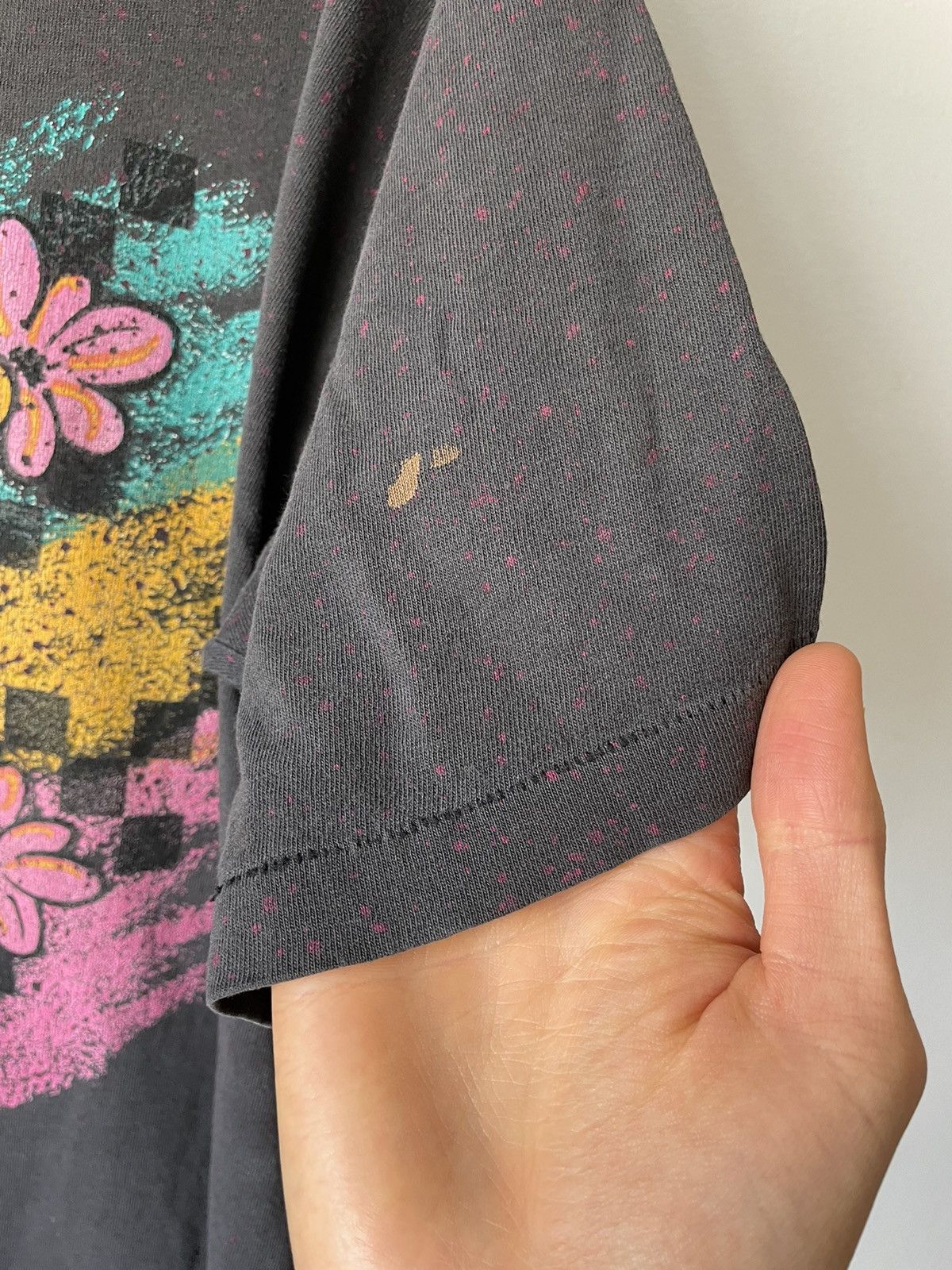 Vintage Vintage Faded 90s Pixel Flower Splattered tee Size US XL / EU 56 / 4 - 5 Thumbnail