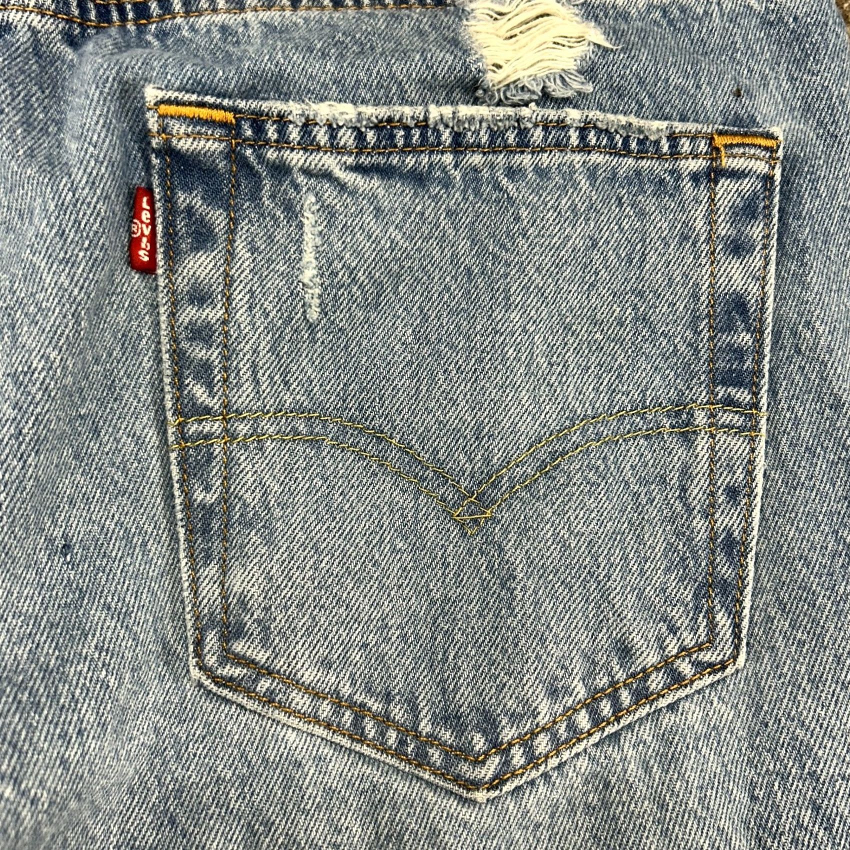 Levi's VINTAGE Levi's 501 Jeans Mens 33x30 Straight Regular Light Wash Distressed Denim Blue Jeans Mens Regular 501 Series Retro Distressed Pockets 5-Pocket Size US 33 - 4 Thumbnail