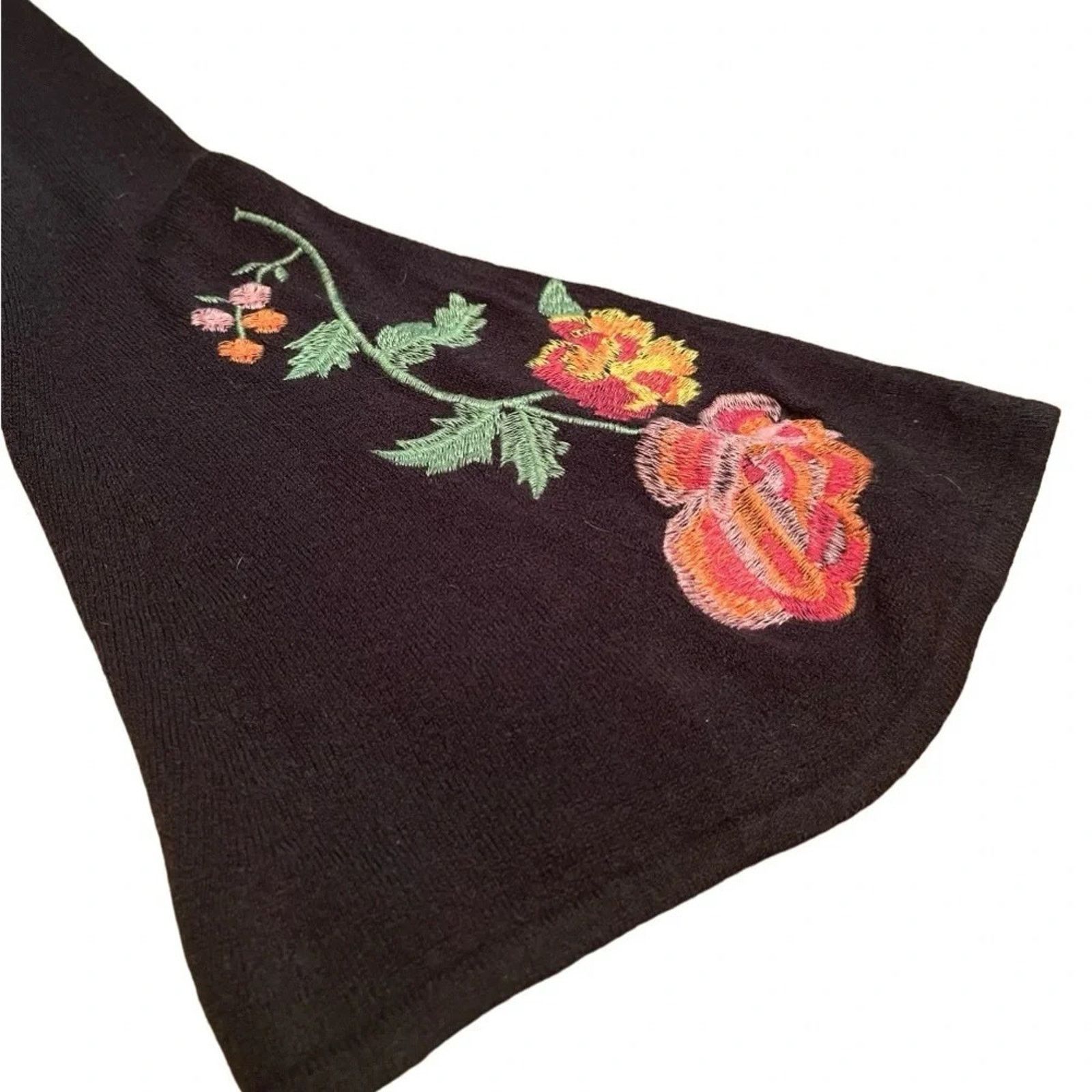 Faded Glory Faded Glory embroidered long bell sleeved sweater, size XL Size XL / US 12-14 / IT 48-50 - 2 Thumbnail