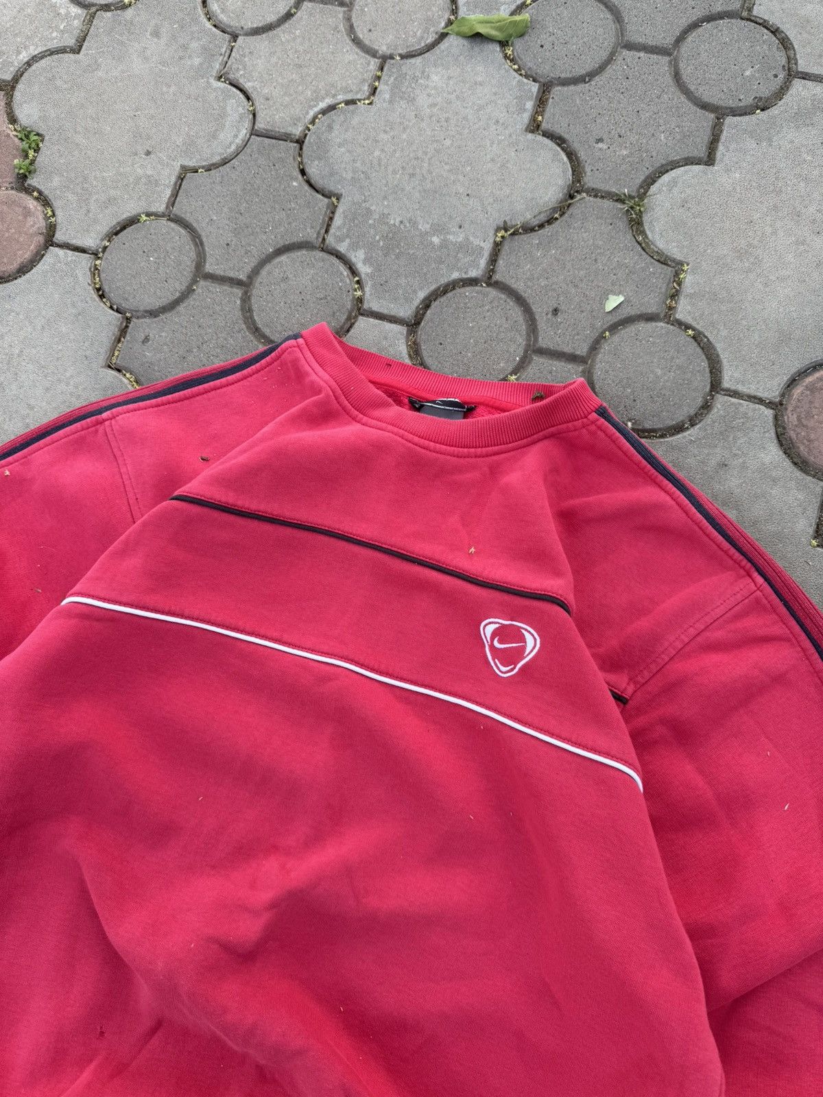 Nike Vintage Nike Small Swoosh Boxy Sweatshirt Y2K Size US L / EU 52-54 / 3 - 2 Thumbnail