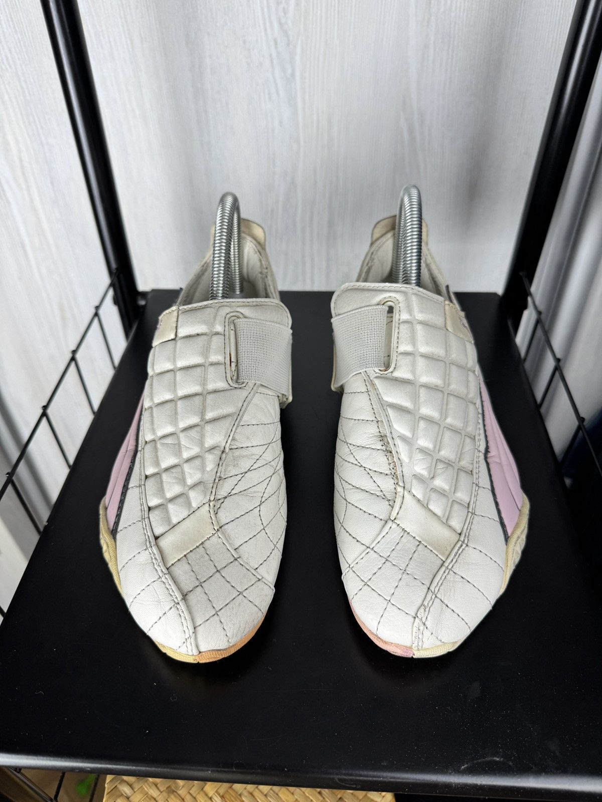 Puma Puma UKE V Limited Edition y2k 00s white pink leather shoes Size US 7 / EU 40 - 6 Thumbnail