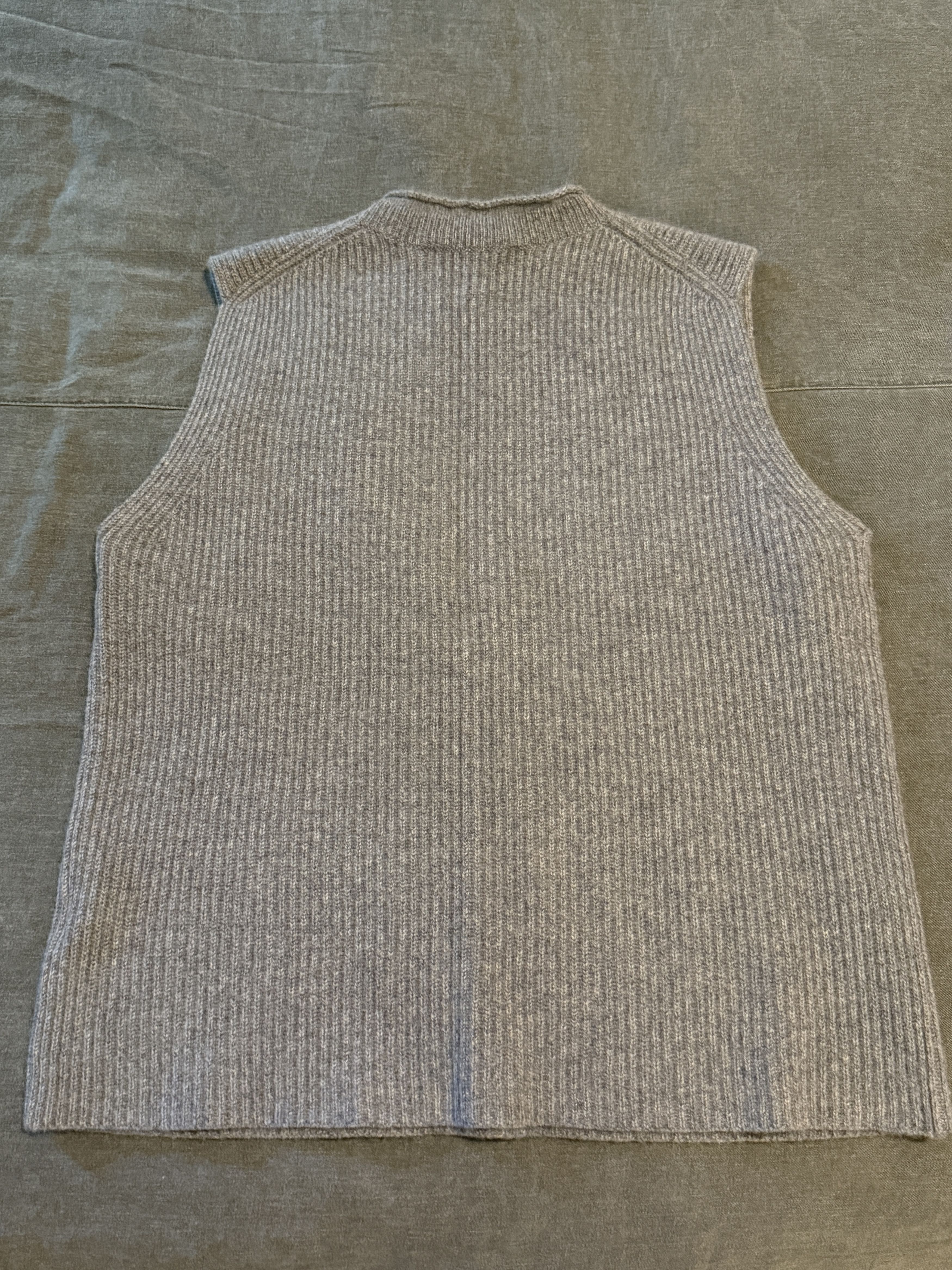 Guest in Residence Grey cashmere vest Size US M / EU 48-50 / 2 - 5 Thumbnail