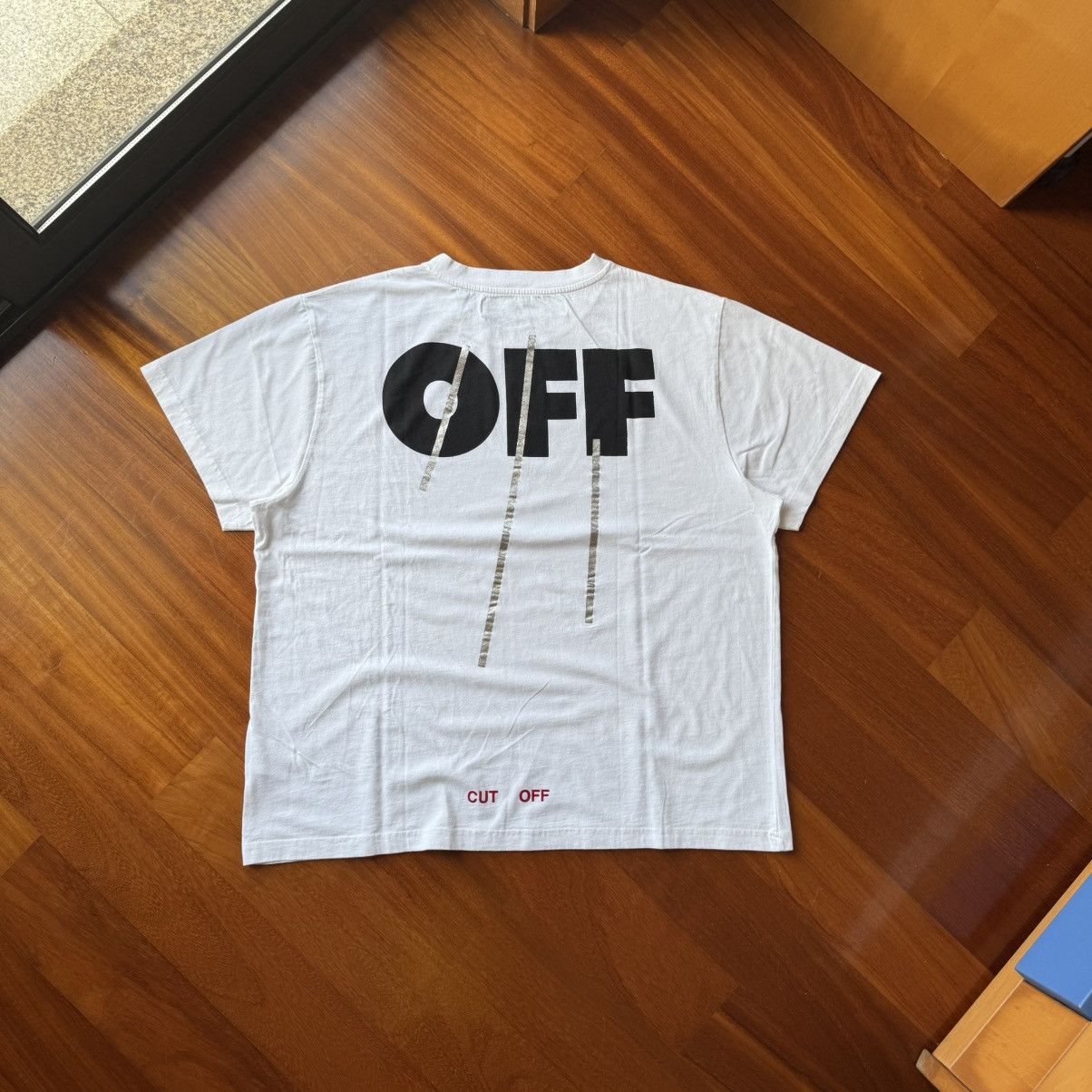 Off-White Off-White silver white tape baggy tee size XL Size US XL / EU 56 / 4 - 1 Thumbnail