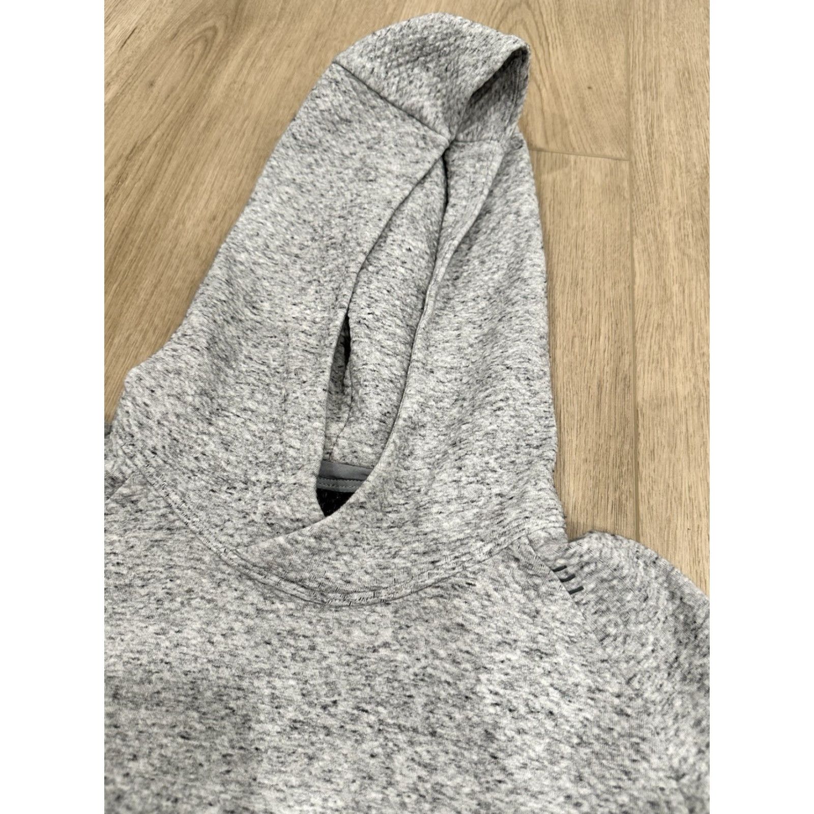 Lululemon Lululemon At Ease Hoodie Performance Sweatshirt Gray Textured Mens Size S Small Size US S / EU 44-46 / 1 - 5 Thumbnail
