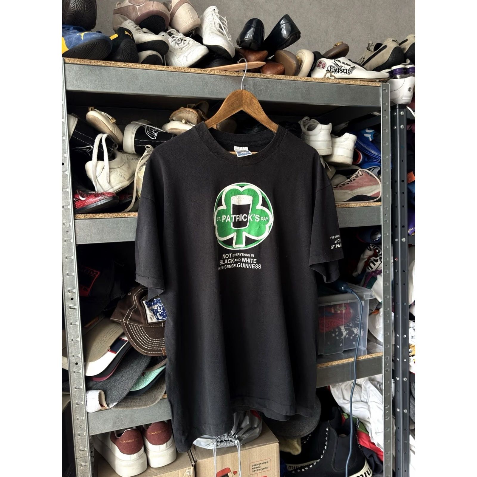 Vintage VINTAGE Screen Stars 1997 Guinness Patrick`s Day Shirt Mens XL Black Short Sleeve Logo 90s Merch T-Shirt Size US XL / EU 56 / 4 - 3 Thumbnail