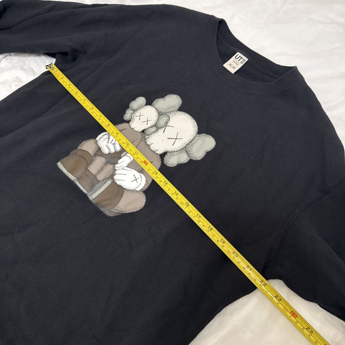 Kaws × Uniqlo Uniqlo x KAWS Crewneck shirt large Size US L / EU 52-54 / 3 - 8 Thumbnail