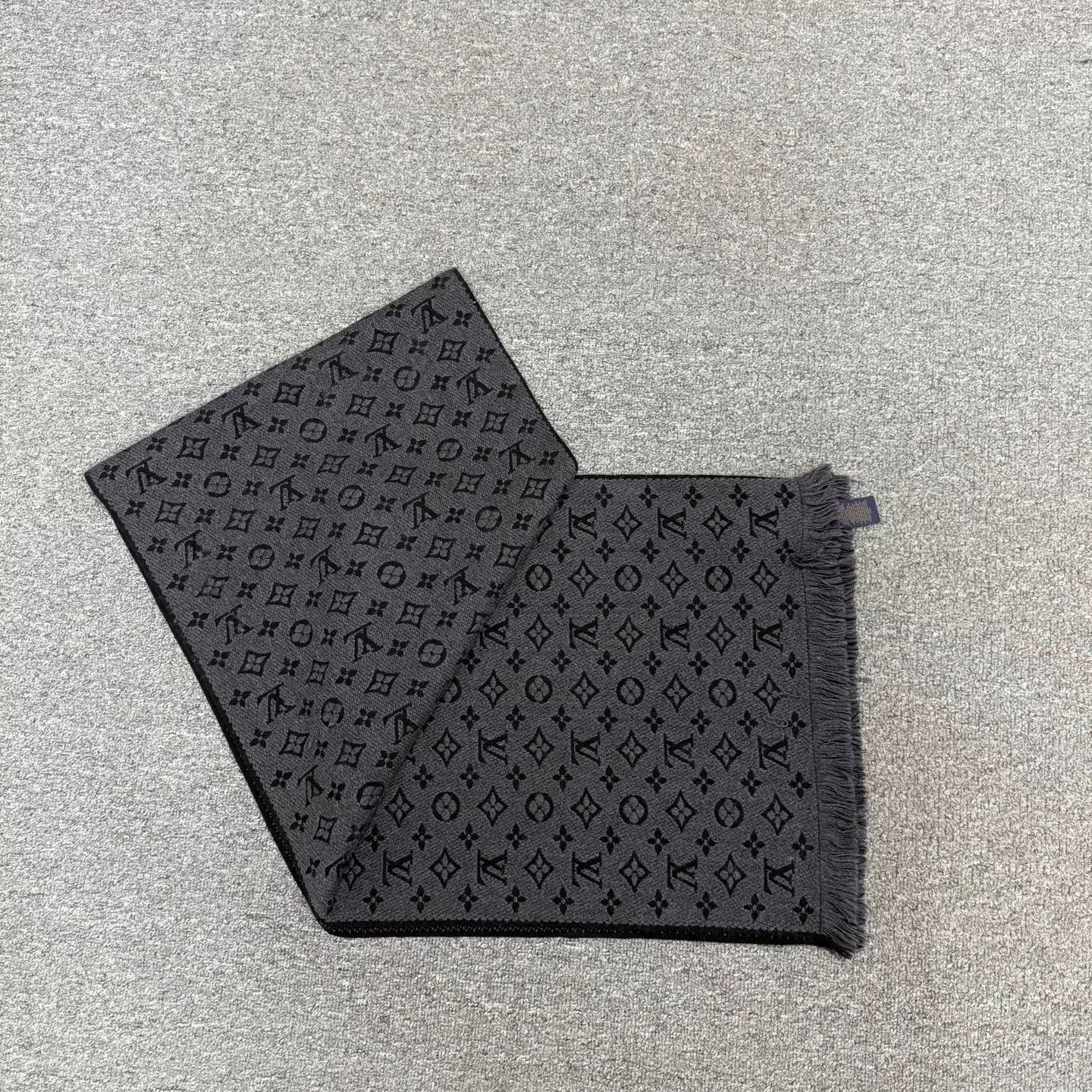Louis Vuitton LV Monogram Black & Gray Wool Tassel Scarf Unused 178x39cm Size ONE SIZE - 2 Thumbnail